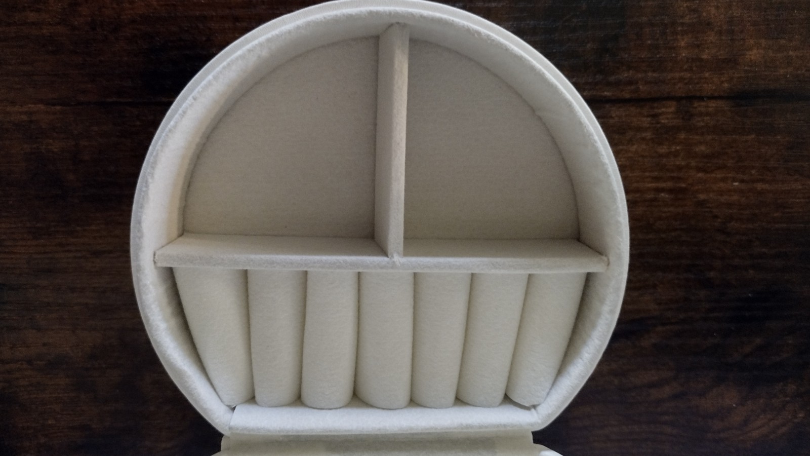 White Faux Leather Round Travel Jewelry Case Zip-Around Fabric Lined Organizer