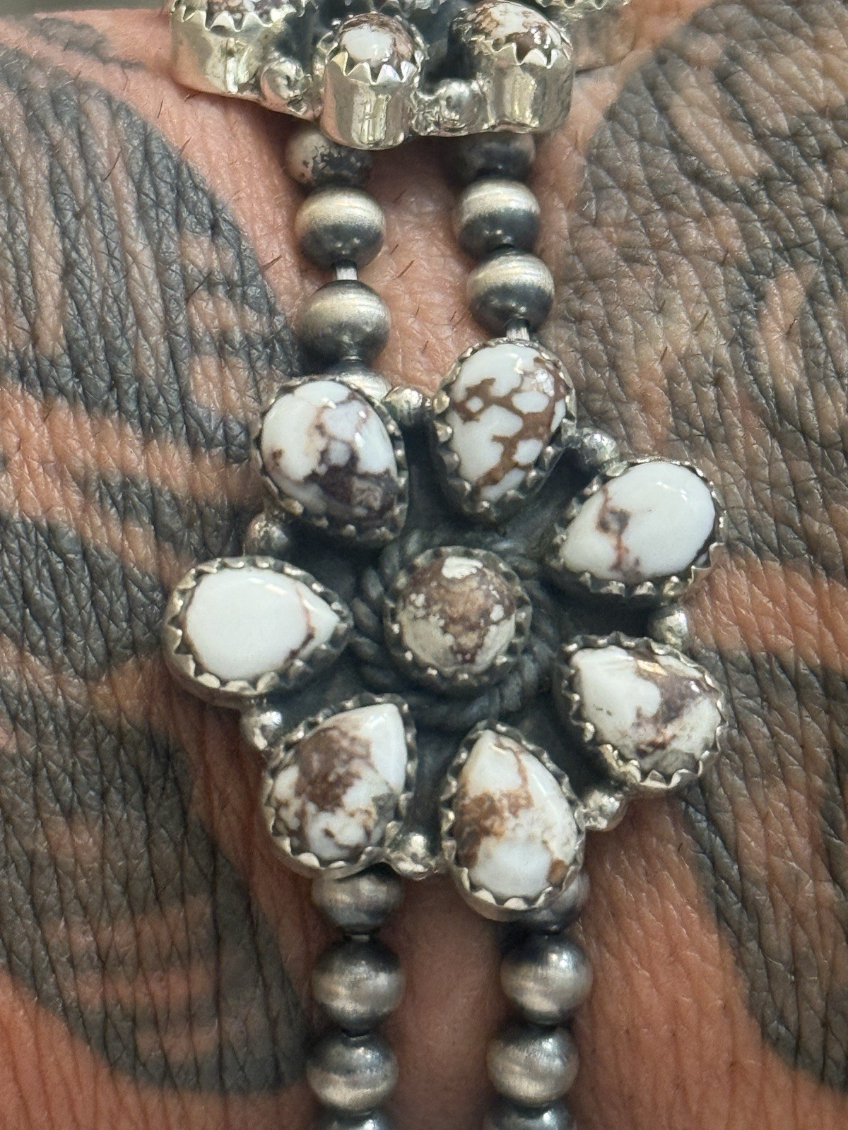 STERLING SILVER 4mm NAVAJO PEARL WILD HORSE CLUSTER STRETCH BRACELET .925 6-7”
