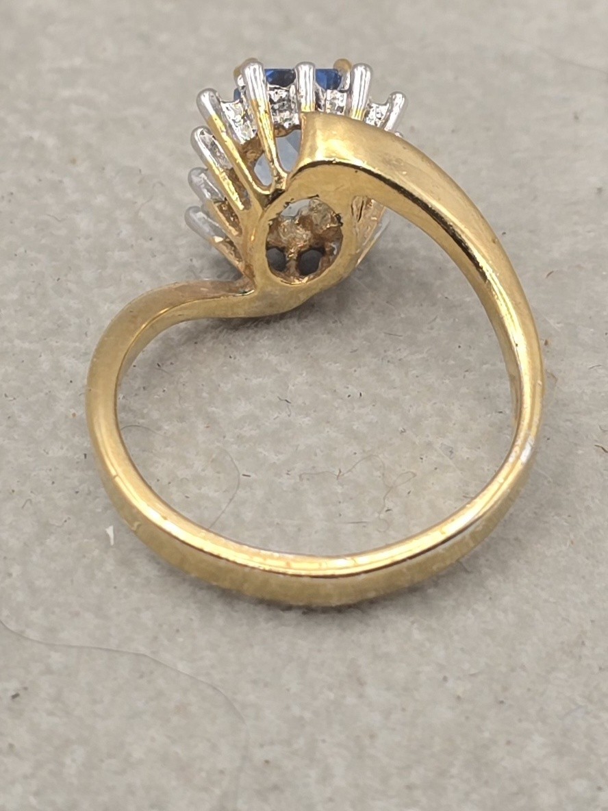 Vintage 18K HGE Fauz Blue Topaz Rhinestone Cocktail Ring – Size 7.5