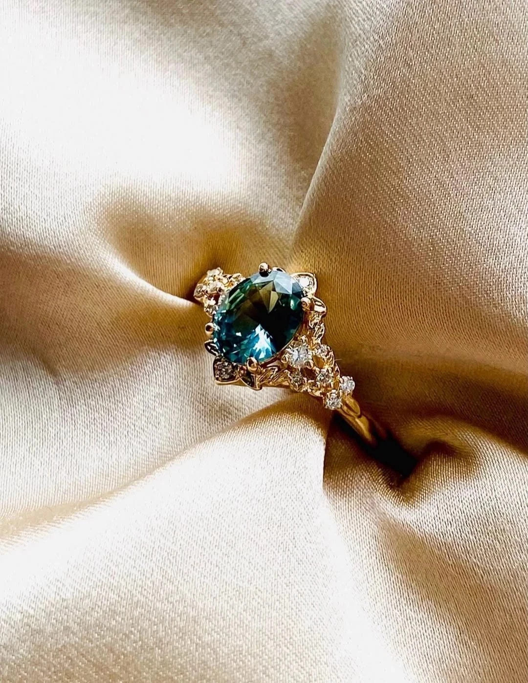 5.50 Ct Oval Cut Natural Teal Sapphire & Diamond Wedding Ring 14K Yellow Gold