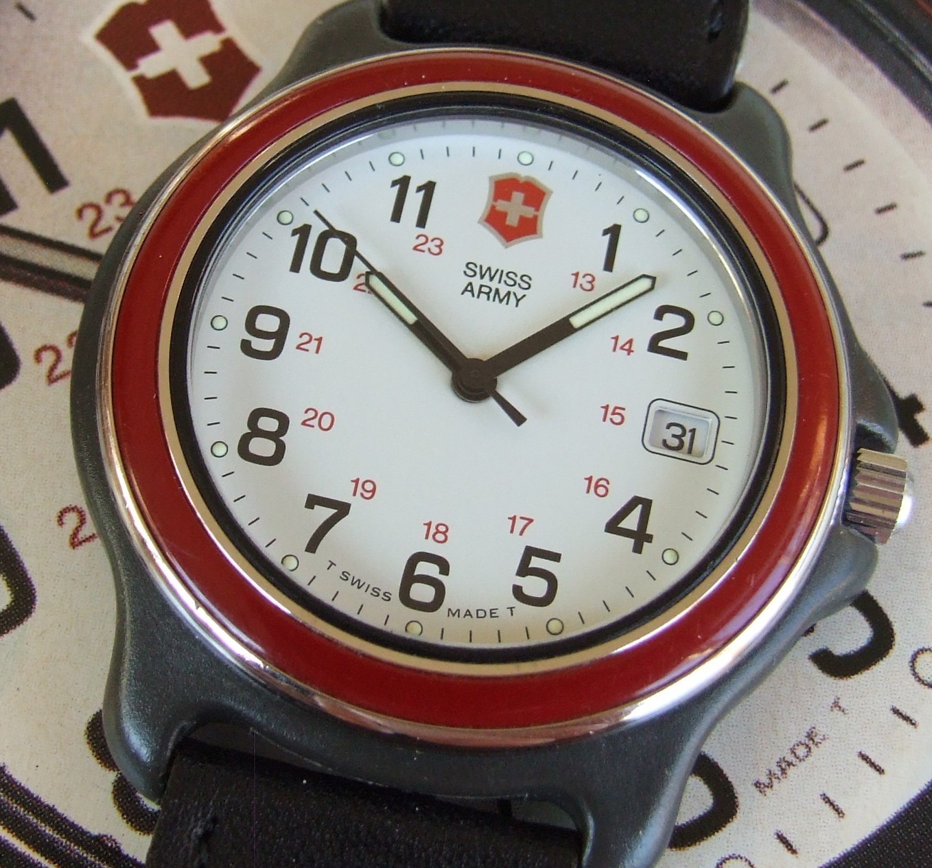 SWISS ARMY Watch~Men ‘The Famous’ ORIGINAL Series 2000 ClaSSiC RED~OEM STRAP~EUC