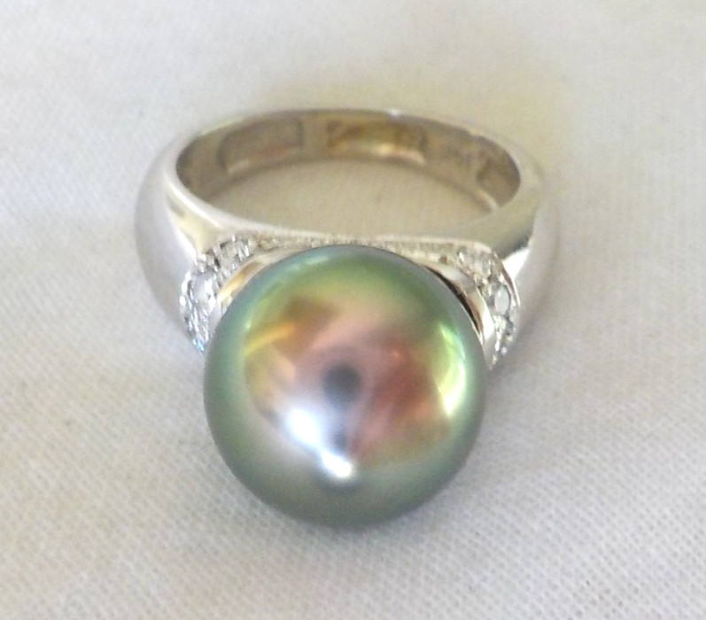 Elegant 14K White Gold Tahitian Pearl Diamond Ring – 8.8 grams, Sz 5.75, 0.10ct