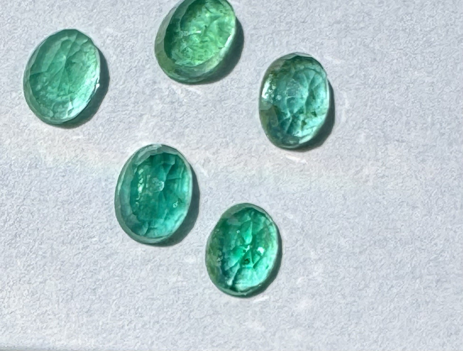 Natural 5 Beautiful Green Emeralds natural 1.06 CTs 4.2by3.2mm Oval