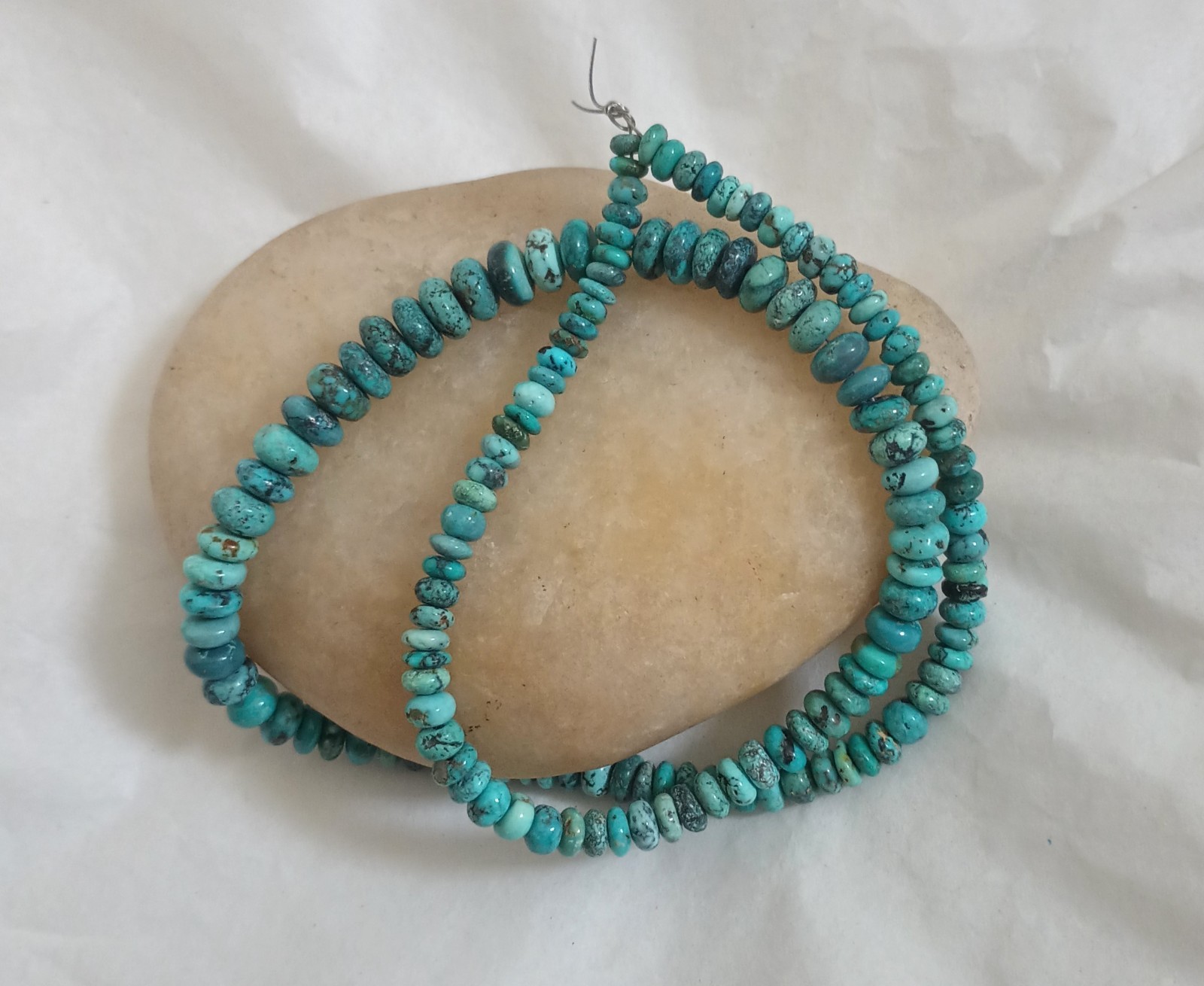 OLD STOCK, HI-GRADE HUBEI TURQUOISE 4-8MM RONDELLE BEADS – 17.75″ – 5483E