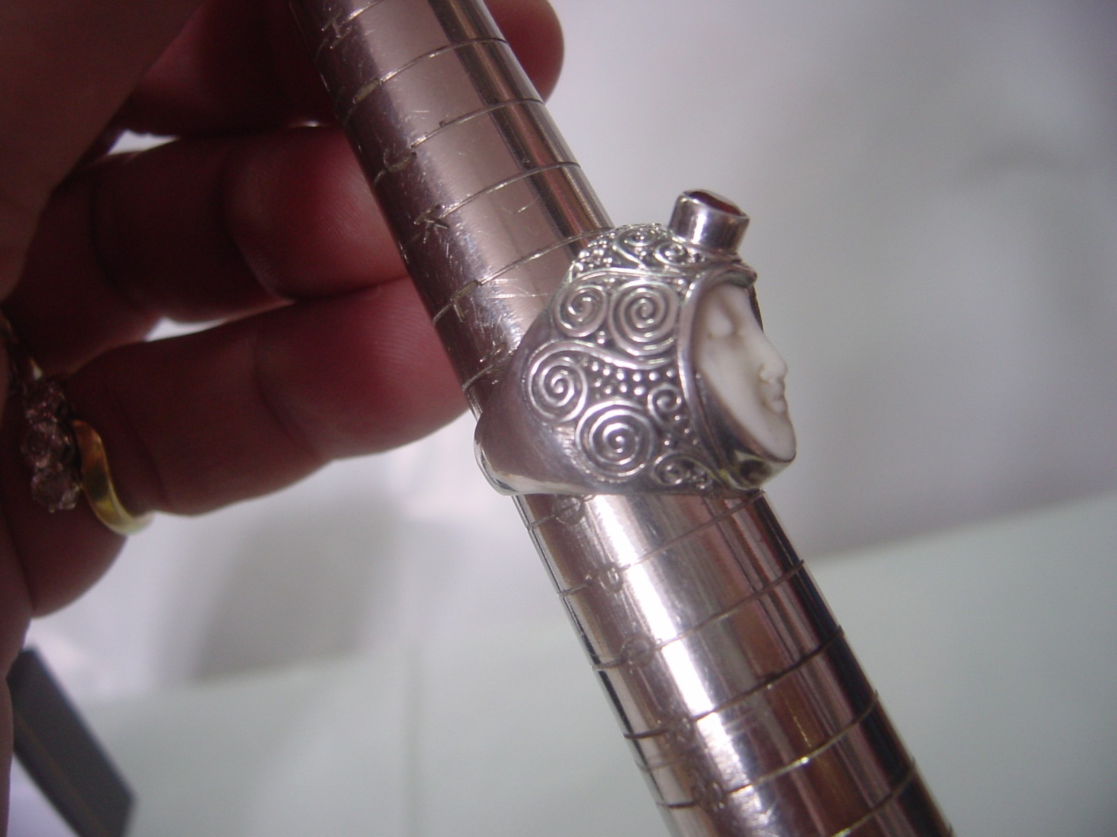 RARE-solid Silver 925 TJC Carved Face Goddess BALI Genuine pyrope garnet size n