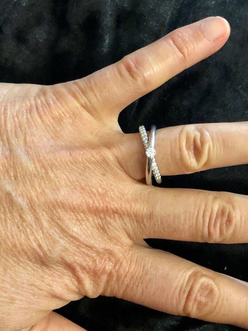Solid 18k White Gold .30 CTW Diamond Contemporary Style Ring Size 7 1/4