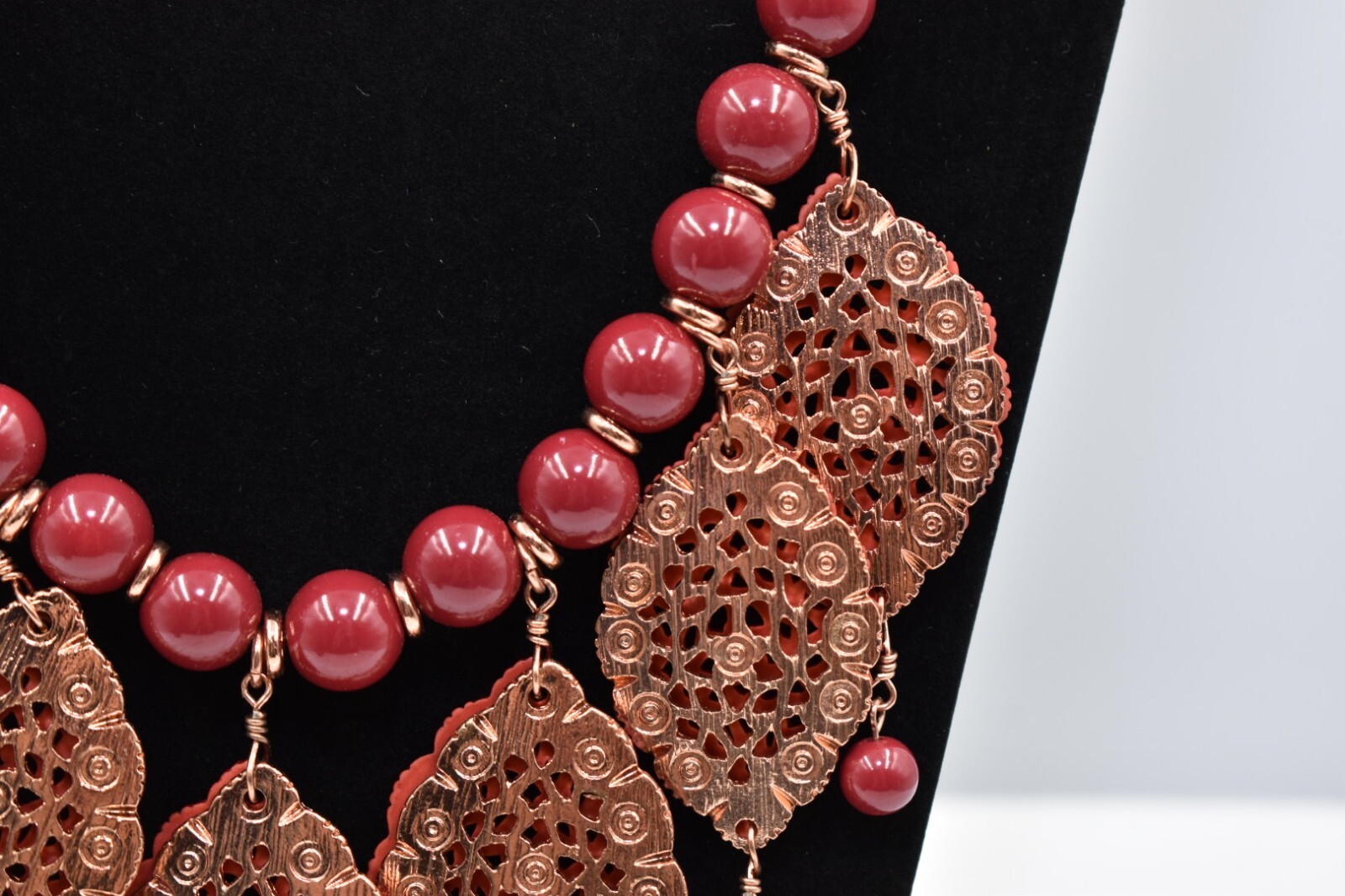 Coldwater Creek Red / Burgundy & Copper Tone Leaf Beaded Necklace 20″-23″