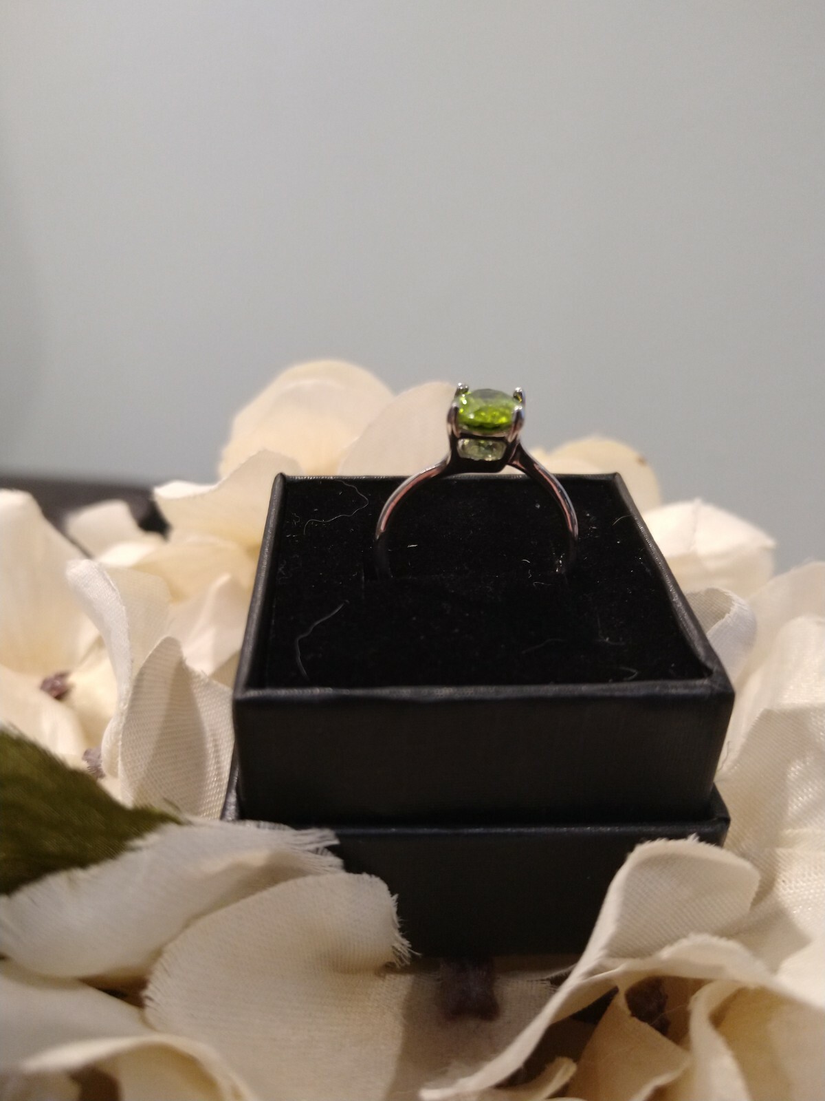Beautiful Hebei Peridot Solitaire Ring in Plat/SS. TCW=1.90 Carats (Size 7)