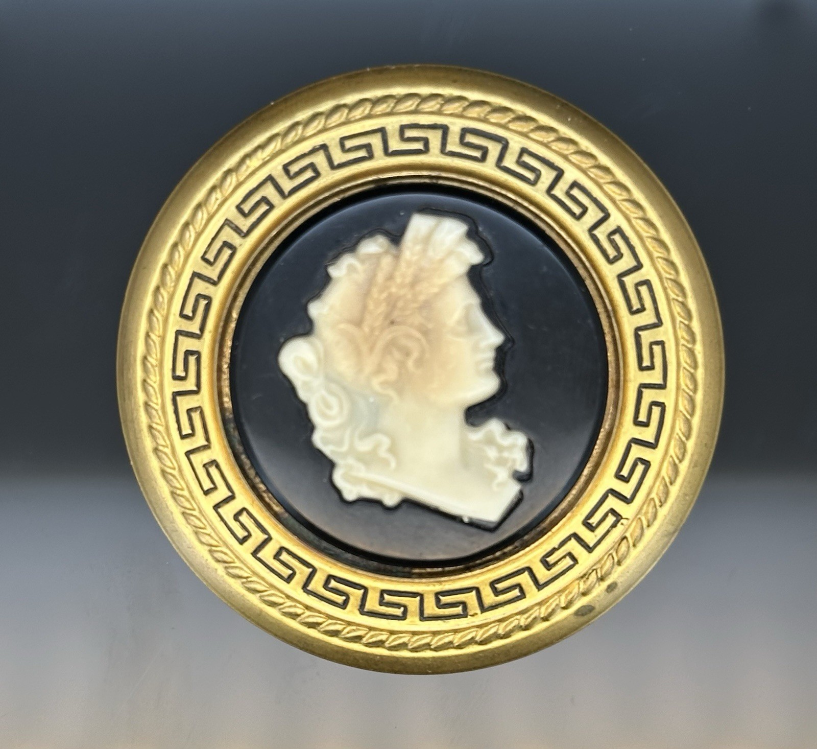 VINTAGE ESTATE GOLD TONE CARVED CELLULOID CAMEO PORTRAIT GREEK KEY SCROLL BROOCH