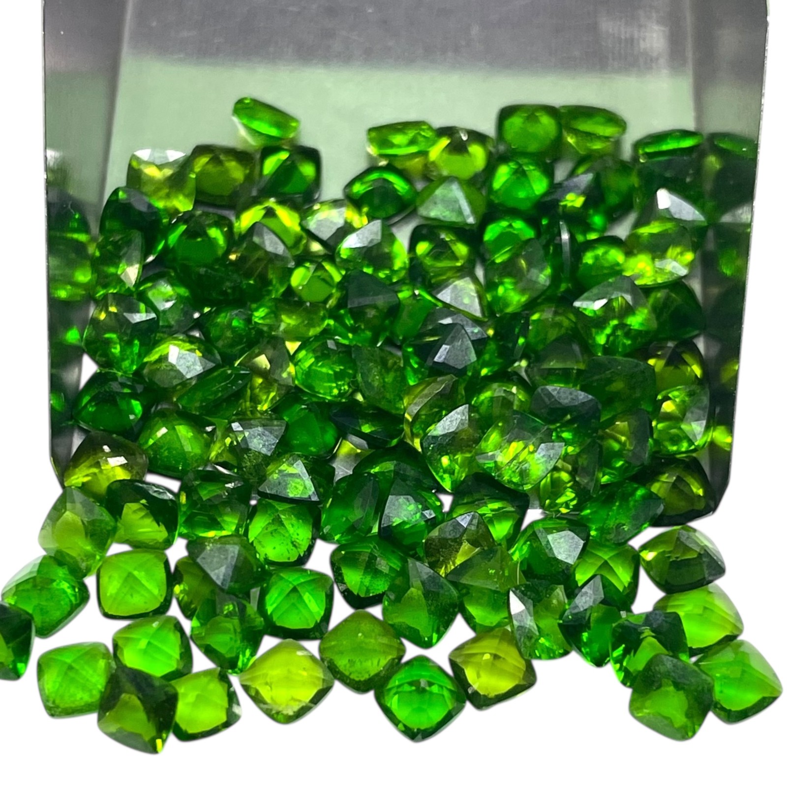 25 Pcs Natural Chrome Diopside 4x4mm Cushion Cut Vivid Green Loose Gemstones Lot