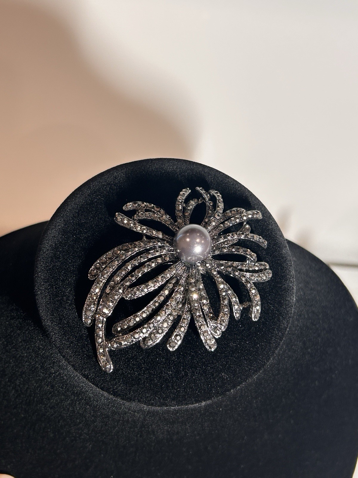 Vintage Silver Tone Flower Brooch Pin Pavé Rhinestone Spray Gray Simulated Pearl