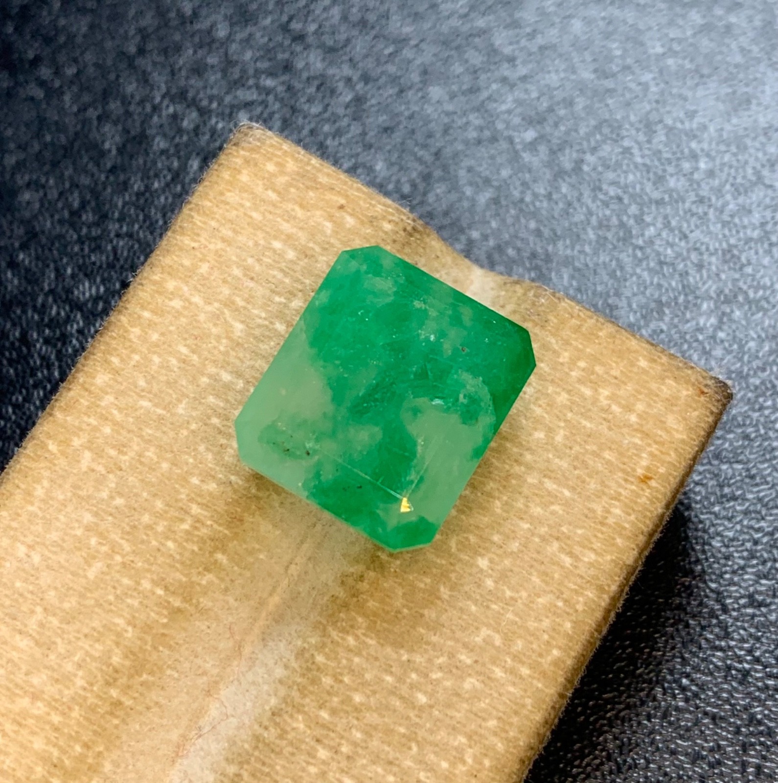 Natural Calcite And Emerald Gemstone,10.40 Crt From Swat