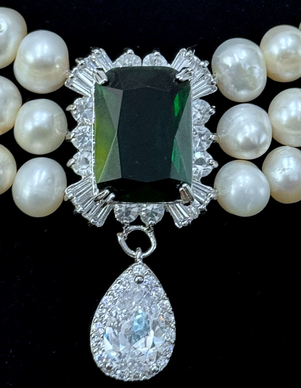 Fresh water pearls Necklace with green cubic zircon and clear swarovski center