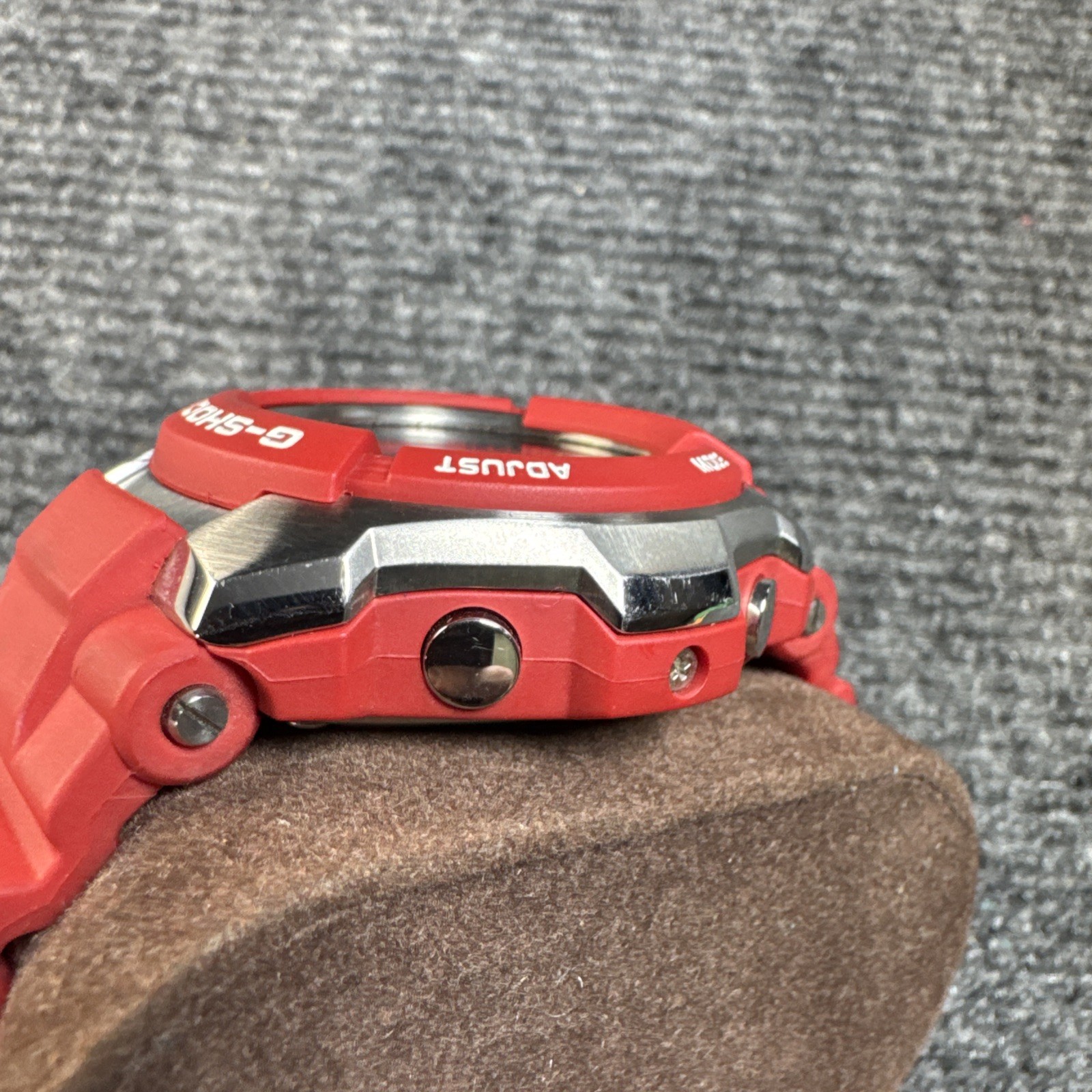 CASIO G-SHOCK Watch G-1010 Red Analog Digital Shock Resistant WR20BAR 200 m