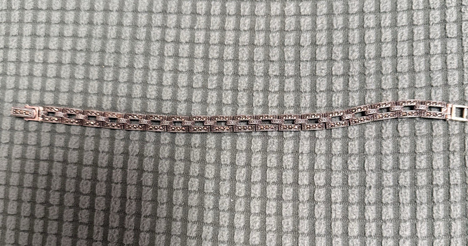 Elegant Chain Link 925 Sterling Silver Bracelet with Black Stones 7.5 Inch Long