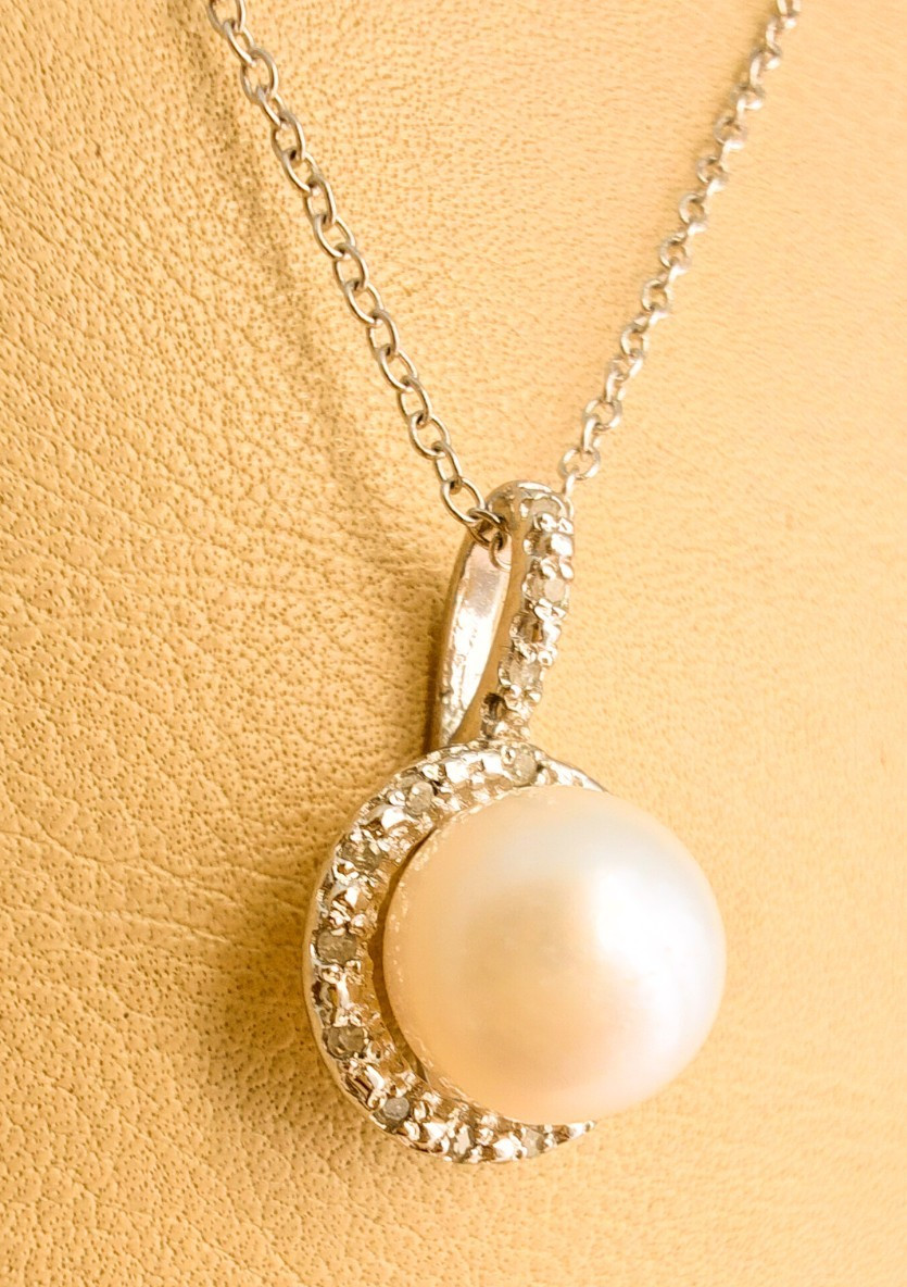 925 Silver Pearl & Genuine Diamond Pendant Necklace • 8mm • 18″ Chain • 2.80g