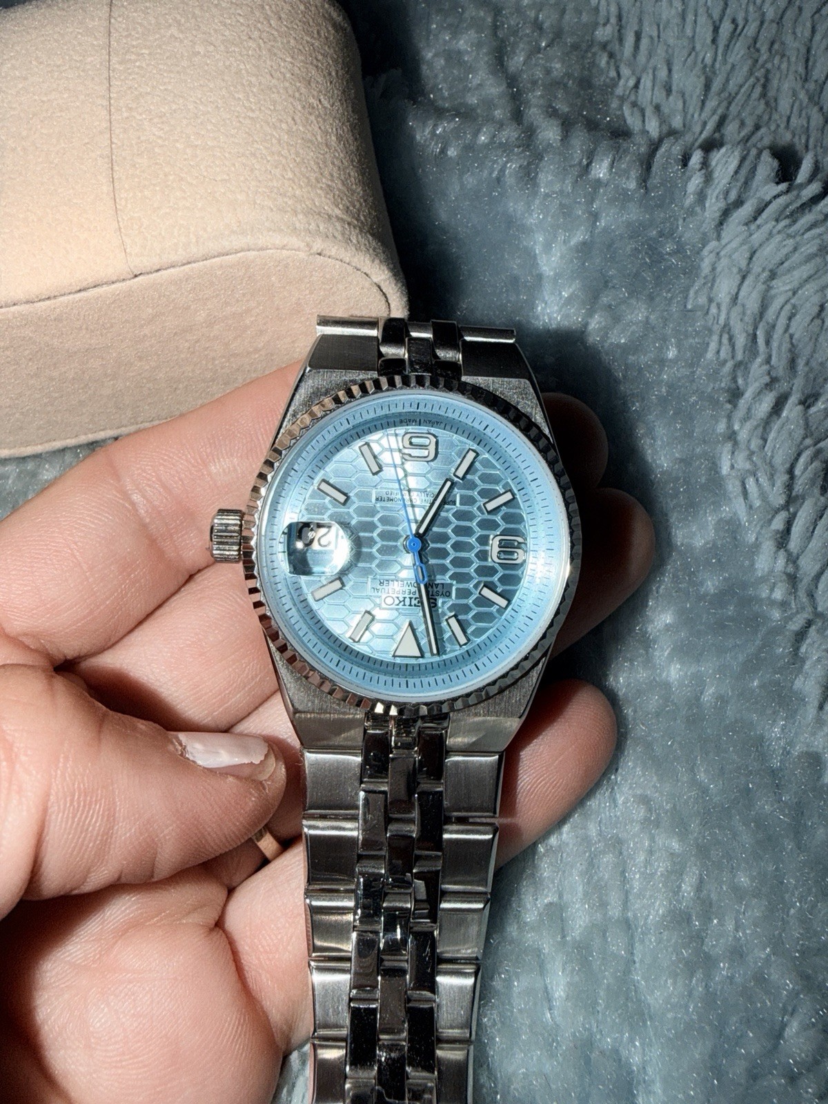 Seiko Blue Honeycomb Dial Fluted Bezel Stainless Bracelet Auto Date Watch