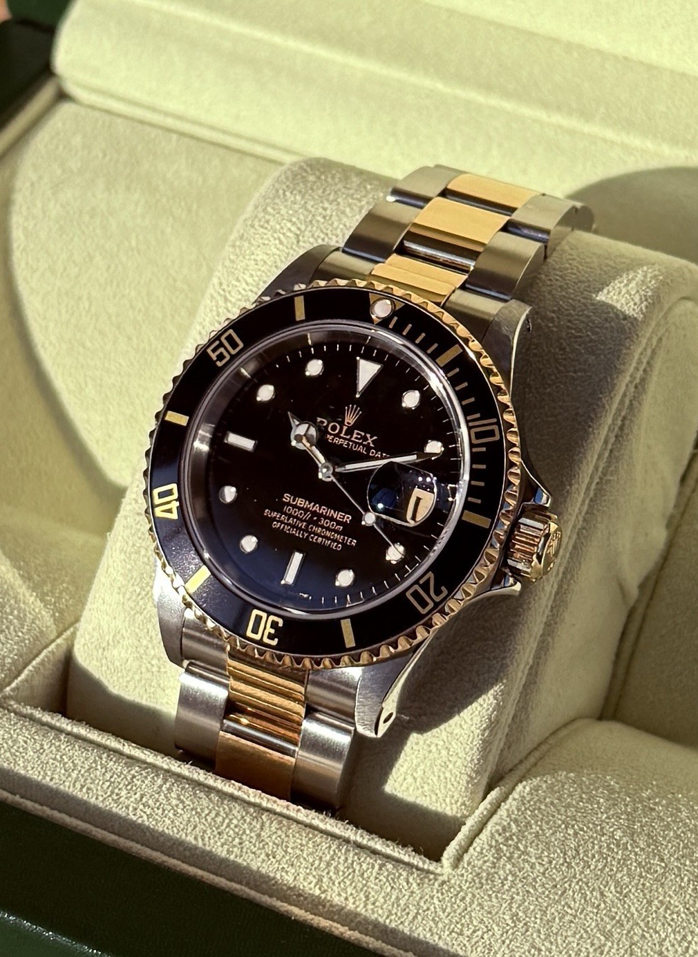 1990 Rolex Submariner Date 40mm 16613 LN Black 18K Two-Tone Yellow Gold Oyster