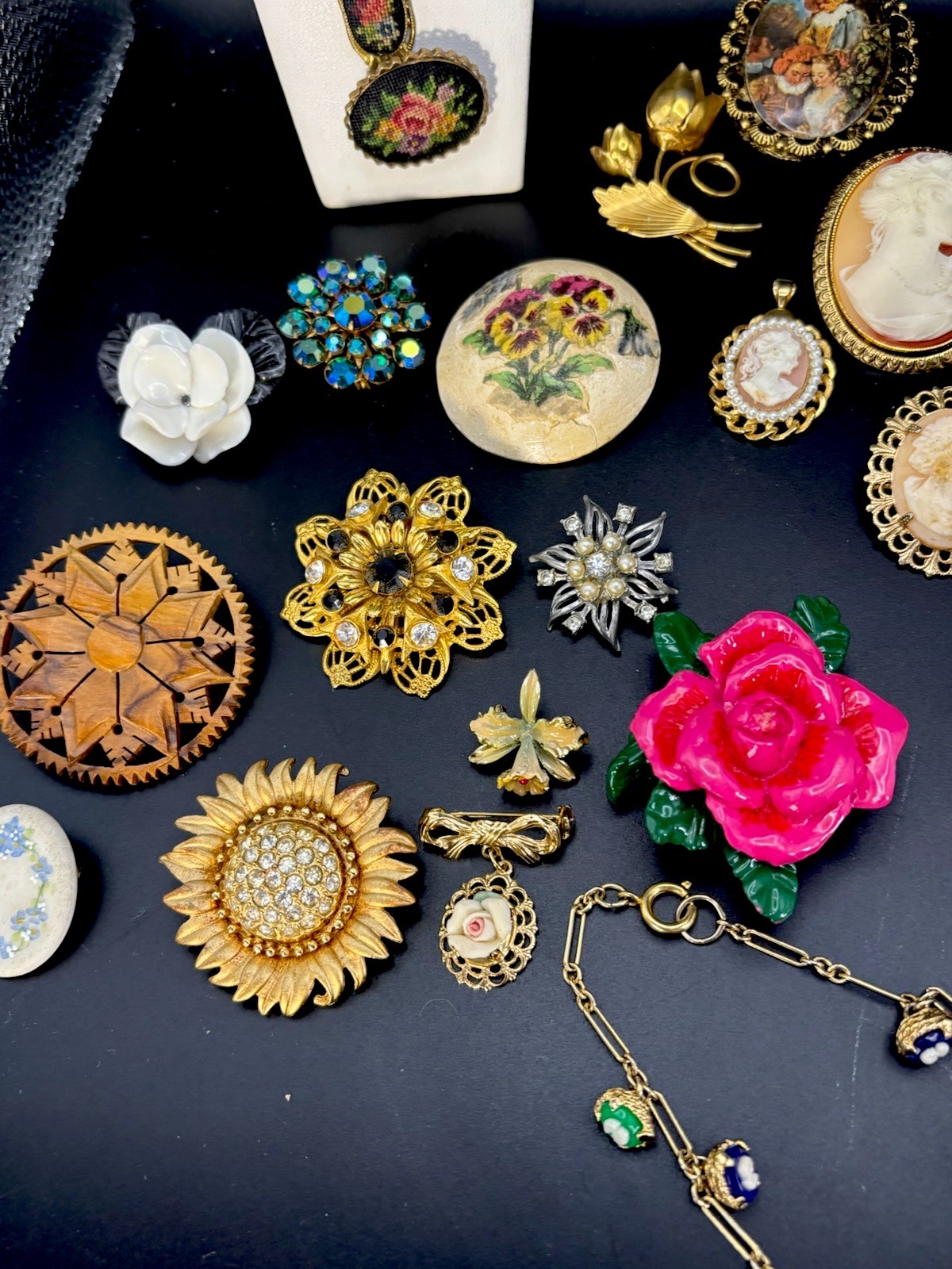 ESTATE VICTORIAN/ Art Deco /MCM WEARABLE Cameos Stick pins old Brooches 40 PCS