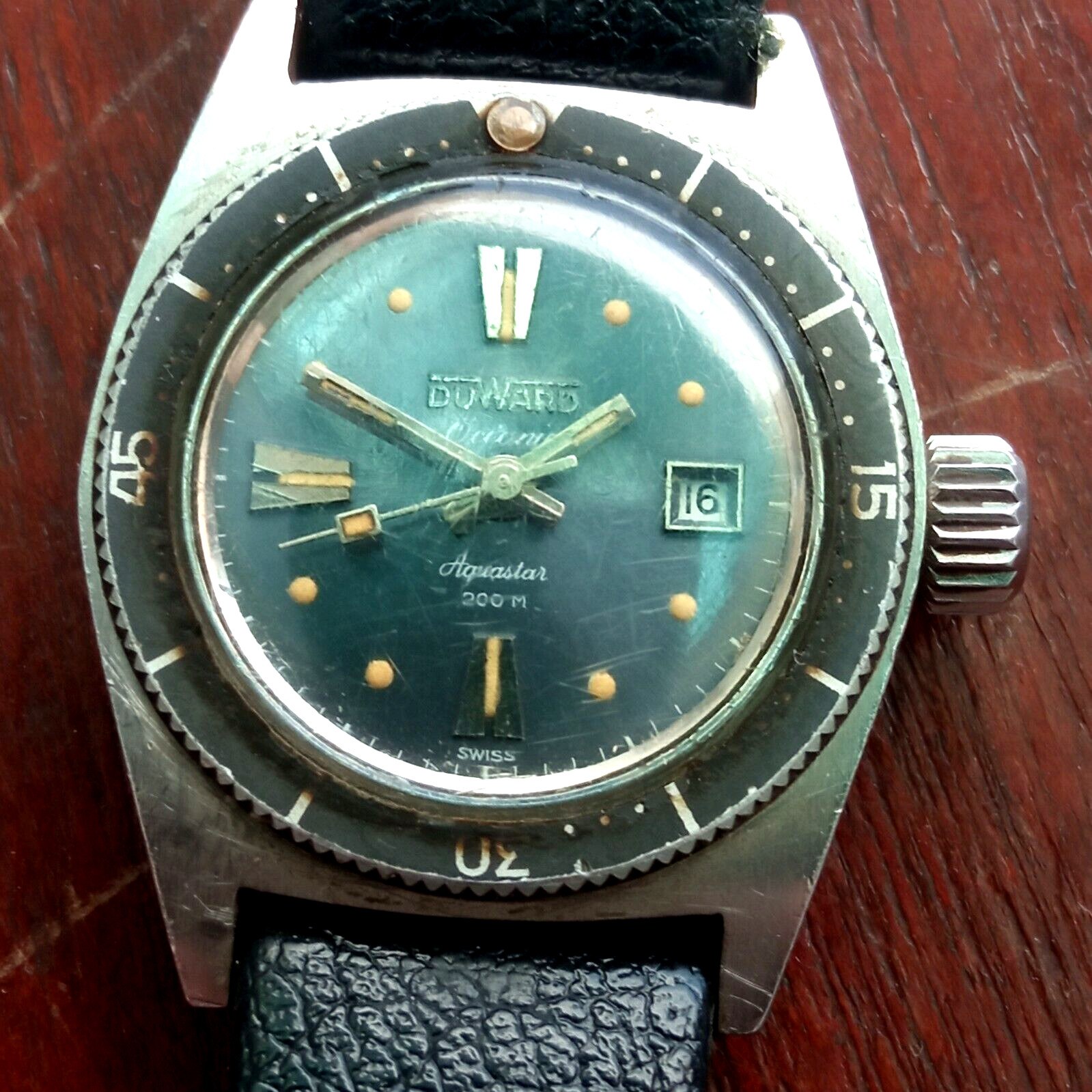 Duward Aquastar Oceanic Skin Diver 20 ATM Stainless Steel 27mm Women’s Watch