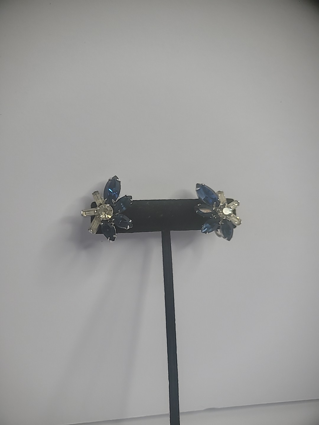 Vintage Duane Silver Tone Screw Back Clip On Huggie Earrinsgs Clear Blue Crystal