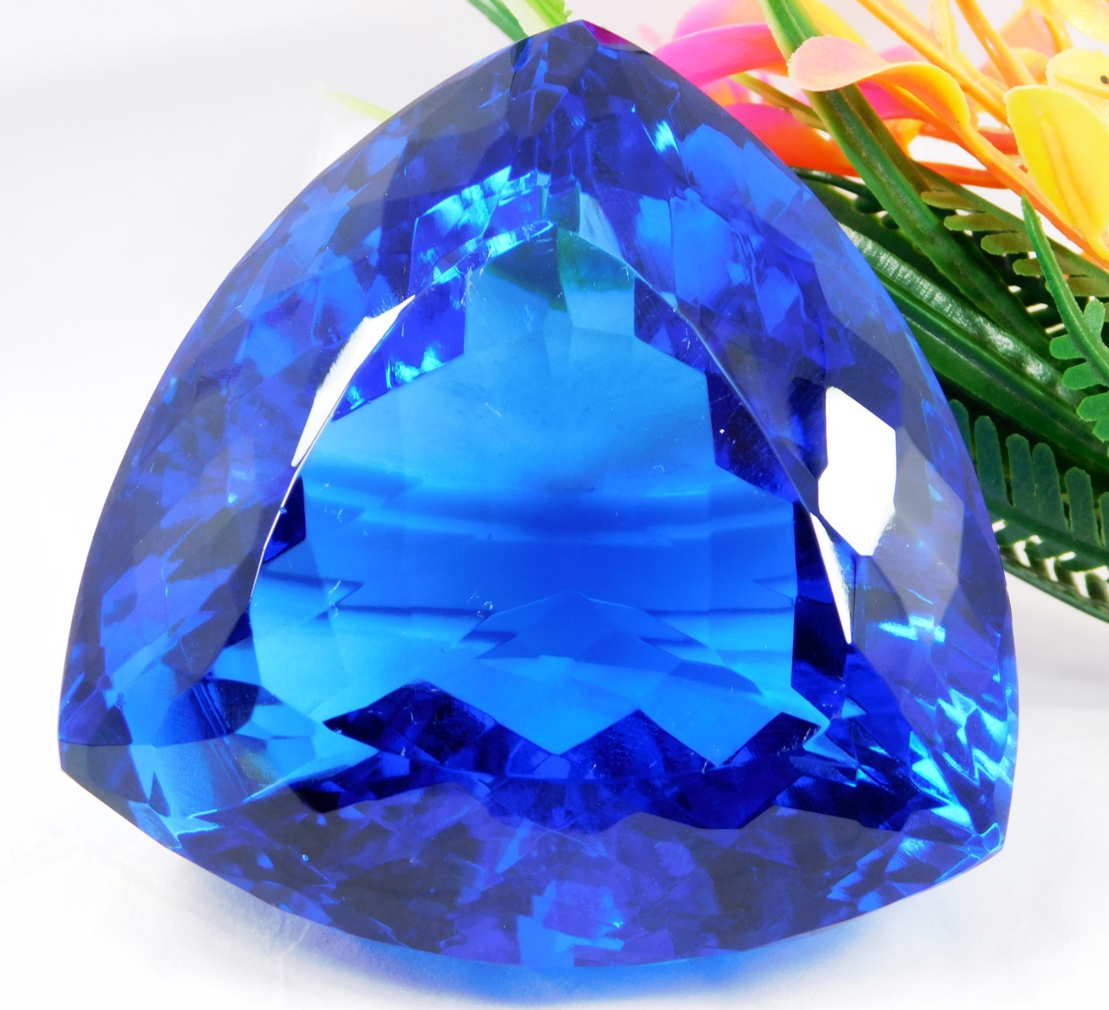 1005 Ct Ultra Large Natural Blue Tanzania Of Tanzanite Trillion Cut Loose Gems