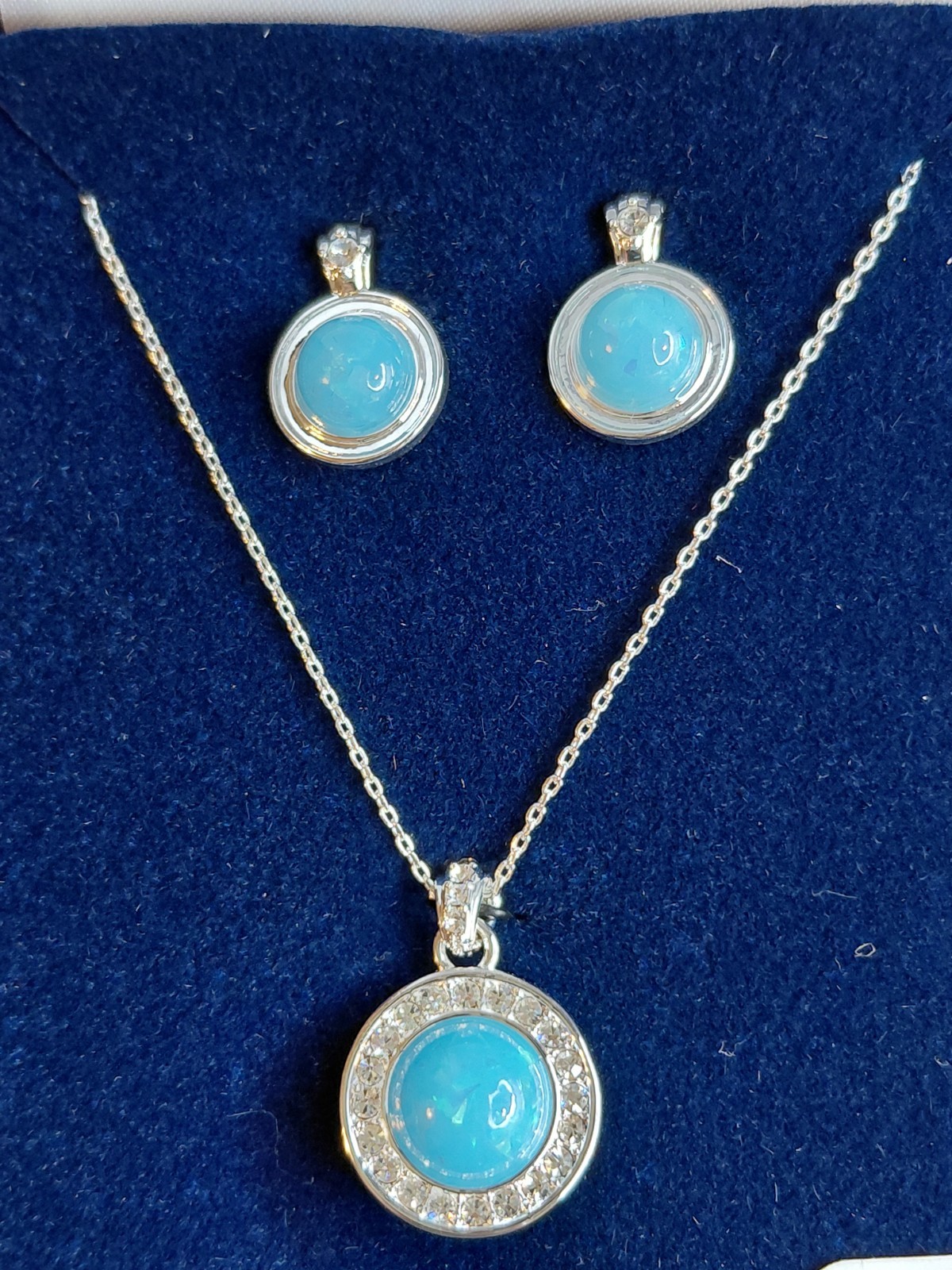 Montana Silversmiths JS6191 JS- Daydream Opal Silver Earring & Necklace Set