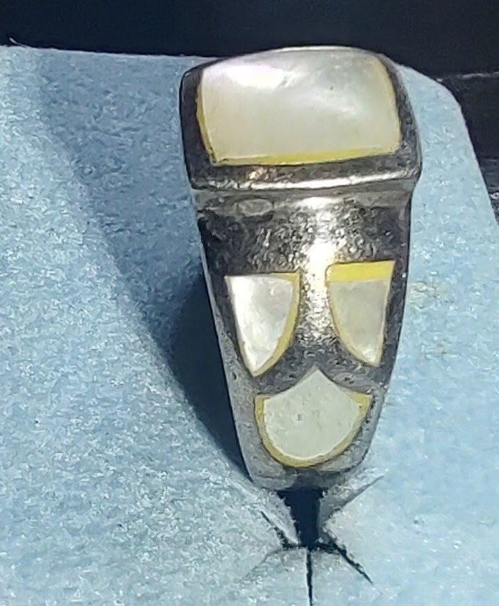 Mother Of Pearl Real Solid 925 Sterling Silver Ring size 6 1/4 ((365))
