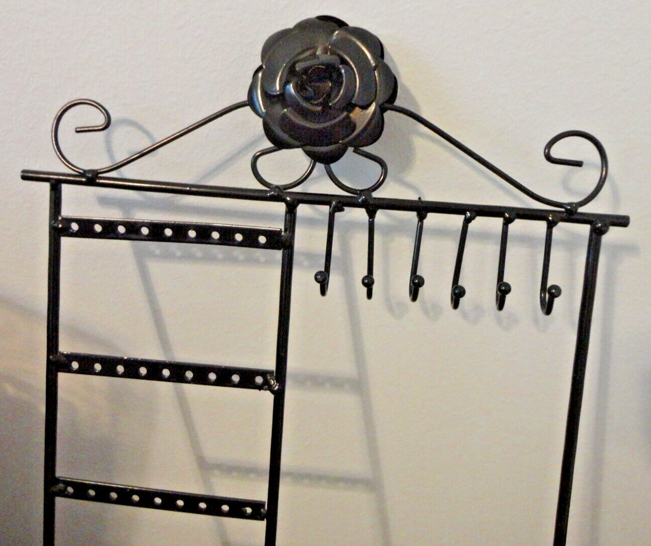 BLACK METAL DECORATIVE TABLE TOP JEWELRY NECKLACE EARRINGS PIN HOLDING STAND 14″