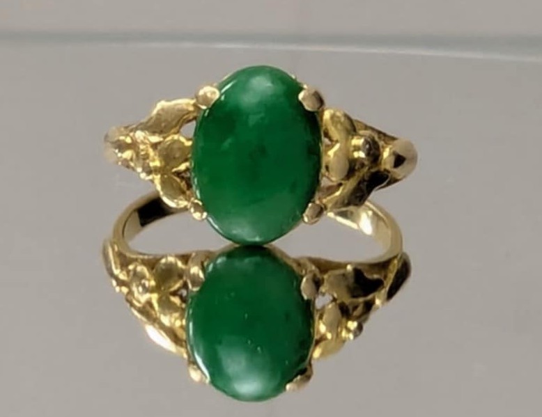 Vintage 18K Yellow Gold Jadeite Ring – Chinese Hallmark mid 20th Century