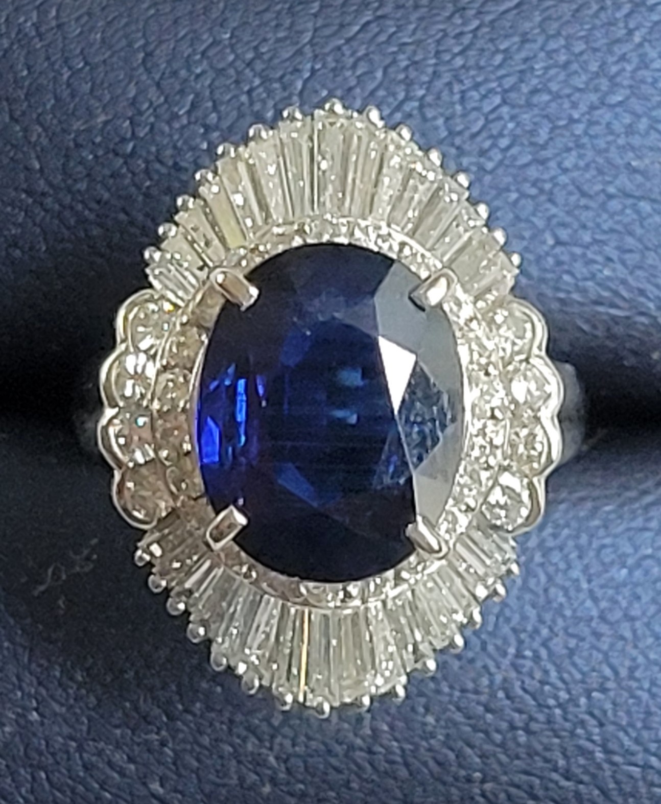 GORGEOUS ESTATE 4.90 CT OVAL CUT SAPPHIRE 1.47 CT DIAMONDS P900 RING SZ 6 – FS