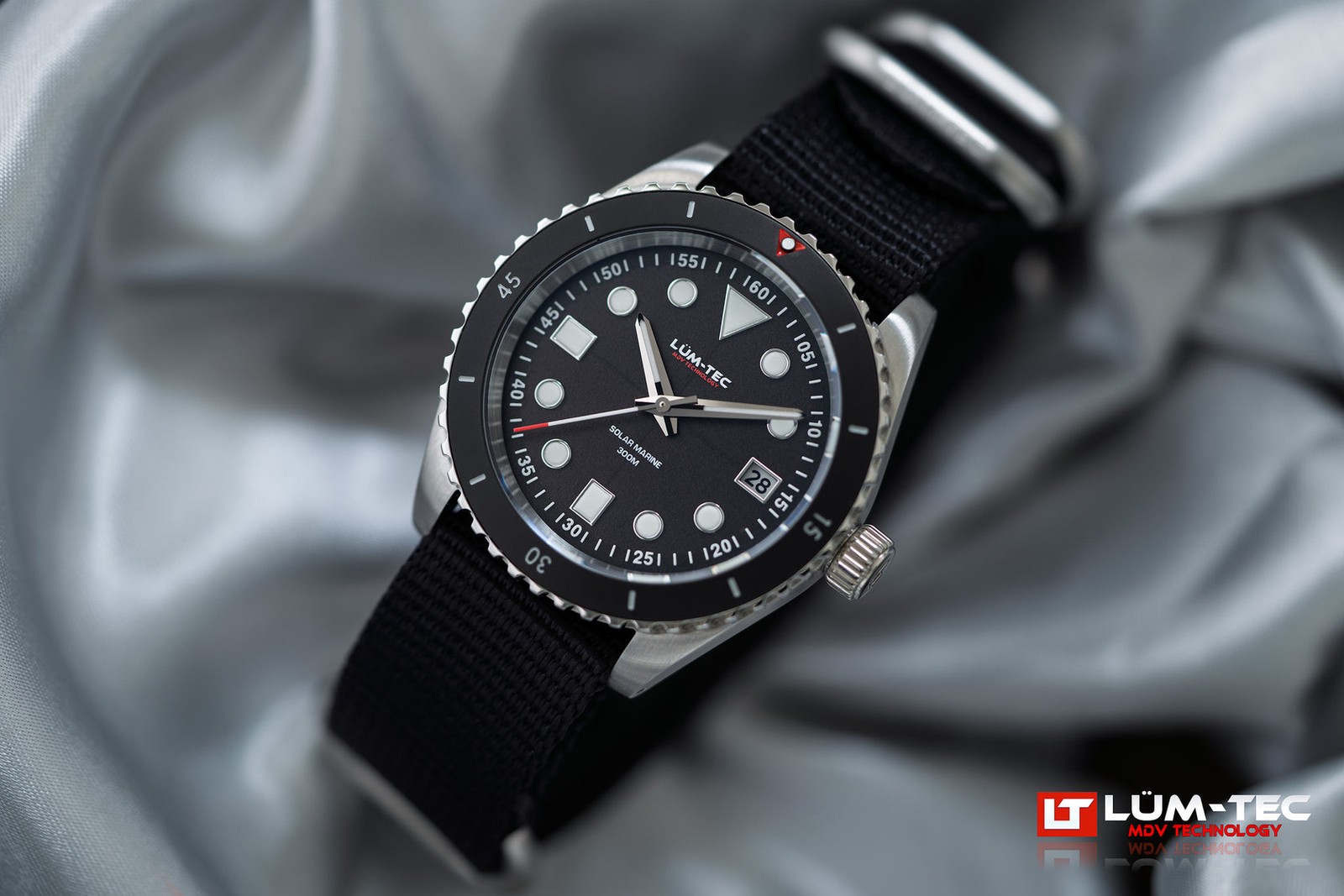 Lum-tec Dive Solar Marine 5 Super-Luminova 300M dive US Made 39mm NIB w warranty