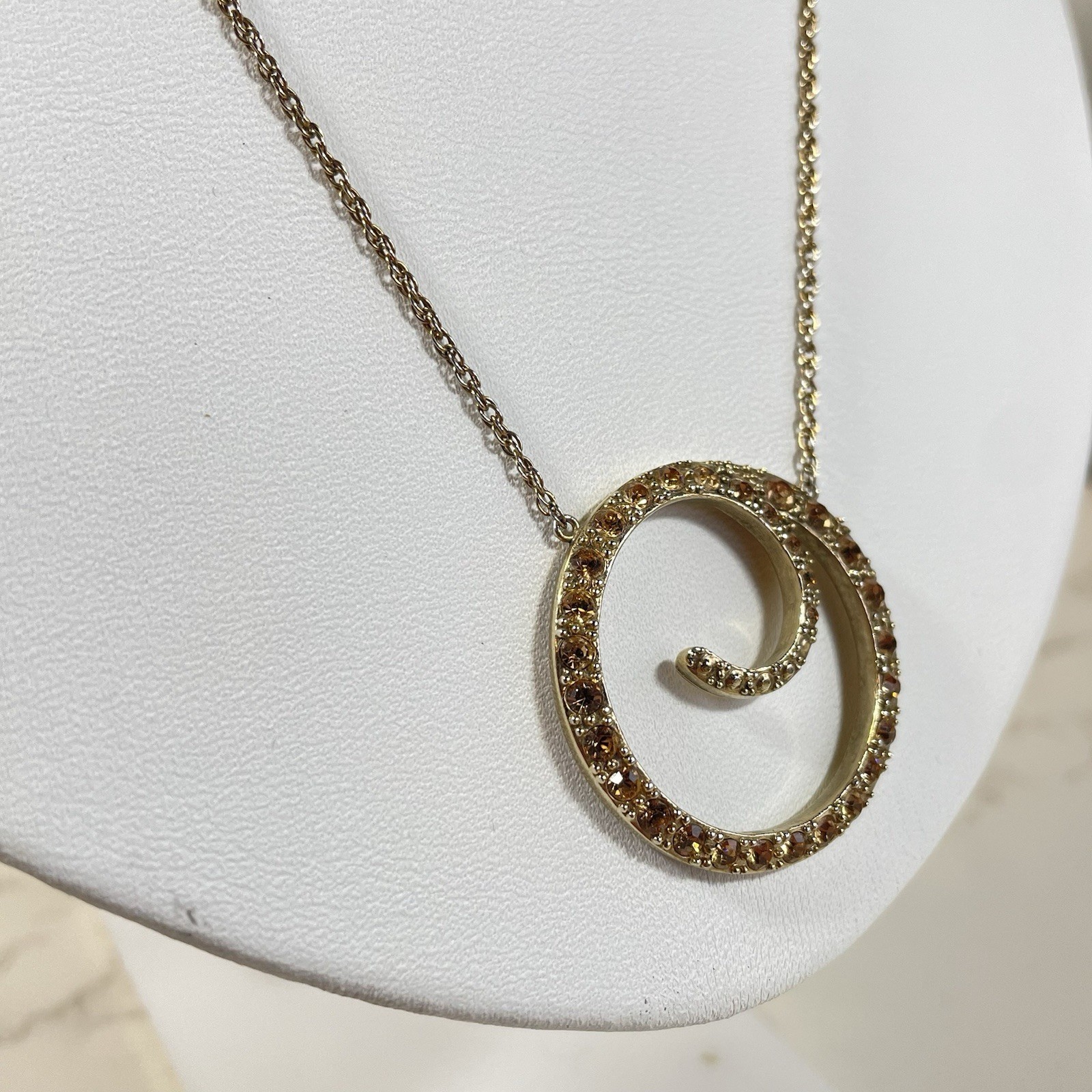Vintage Monet Gold Tone Topaz Rhinestone Swirl Circle Pendant Necklace Chain 16″
