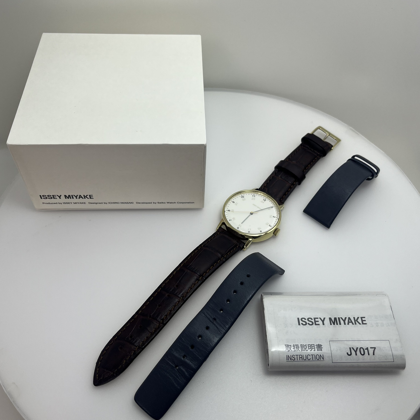SEIKO ISSEY MIYAKE ” f ” Watch by Ichiro Iwasaki White Dial Qz Japan w/Box#B792
