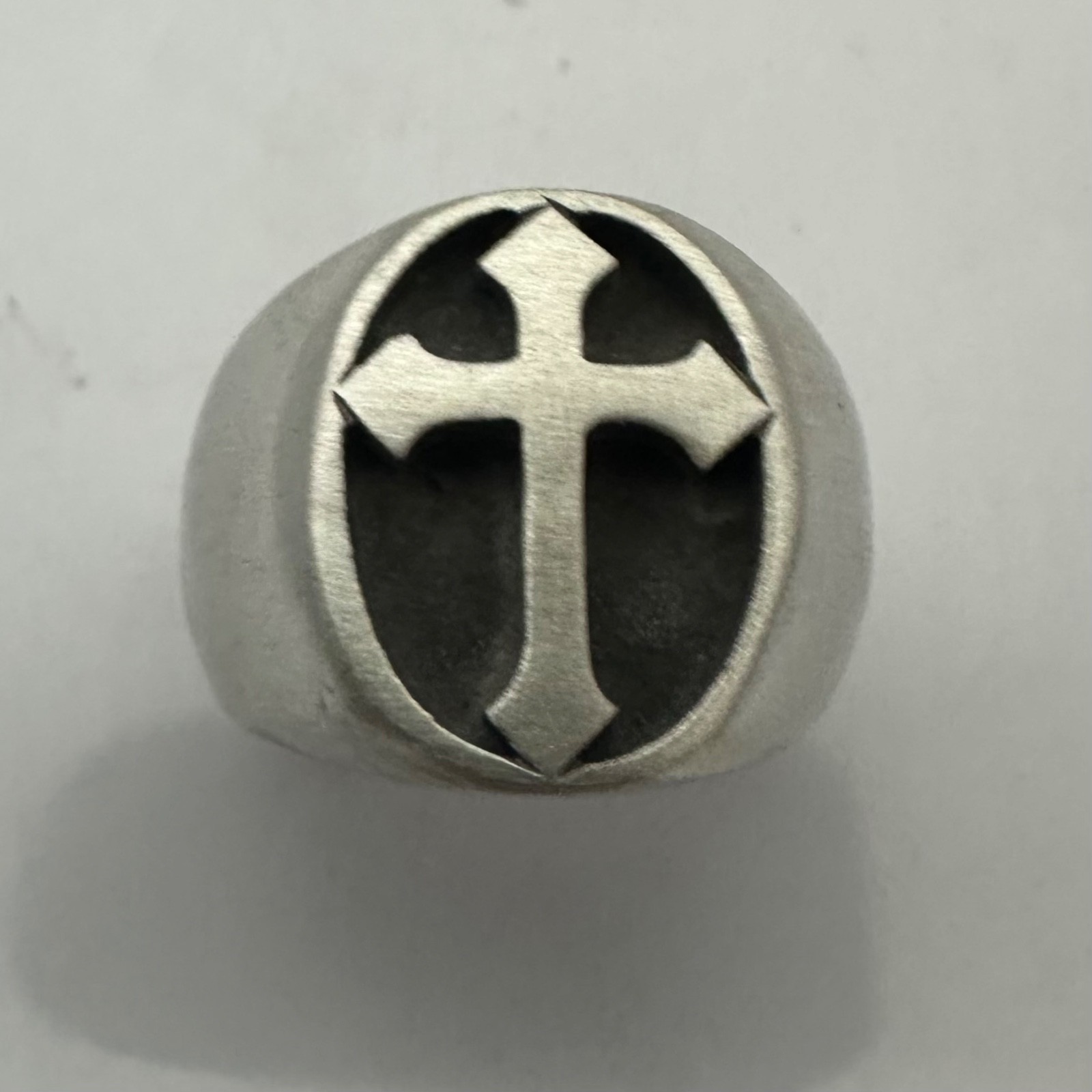 MJG STERLING SILVER MEN’S CROSS RING. 33 gr. TOP= 19.6 X 15MM. SIZE 10