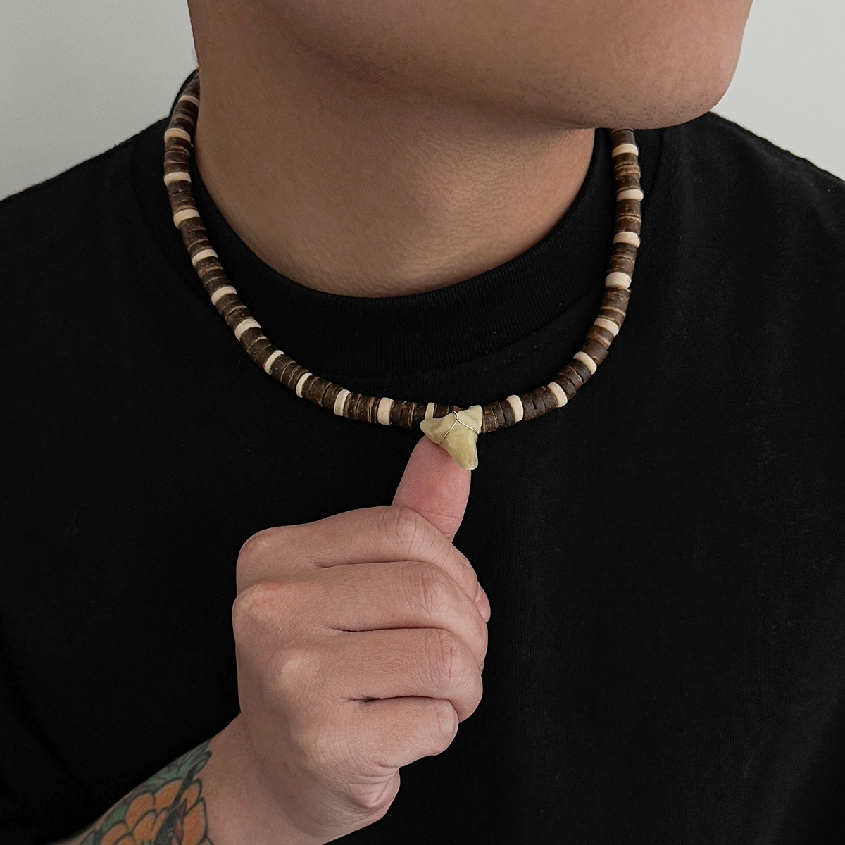 Retro Shell Bead Choker Resin Seashell Pendant Necklace for Unisex Adults