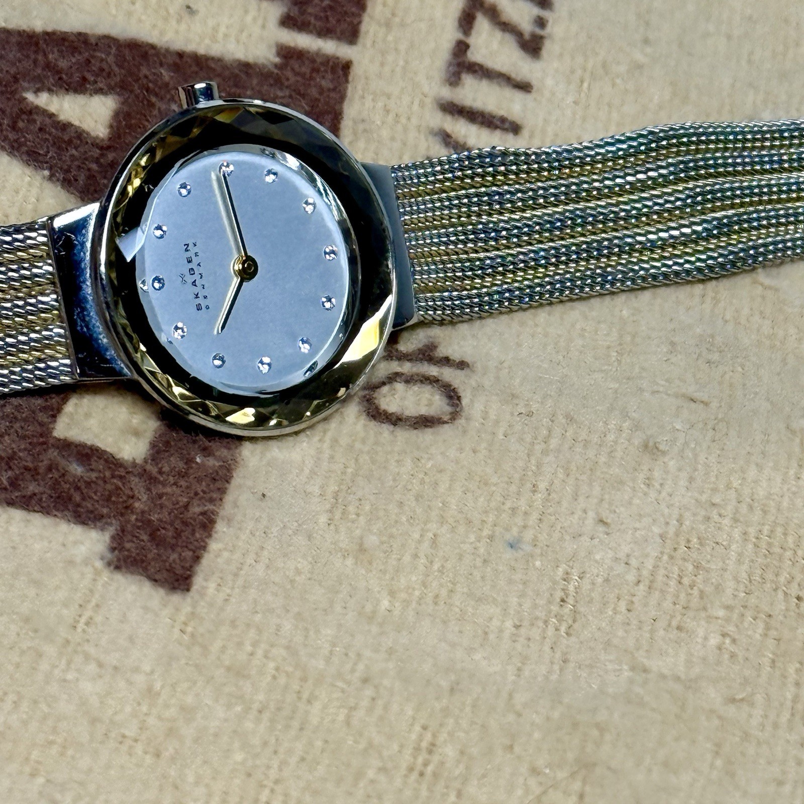 Skagen Womens Watch Two Tone Bracelet Faceted Mineral Crystal Excellent Conditio