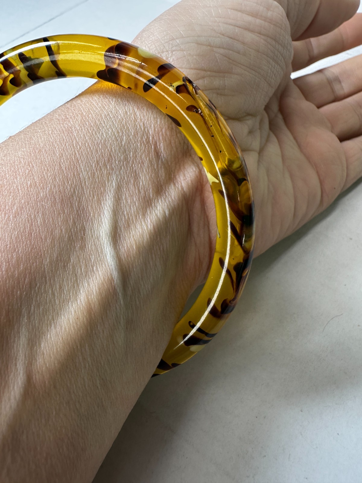 Vintage Bracelet Bangle Plastic Applejuice Lucite Ink Drops Plastic 8.25 in