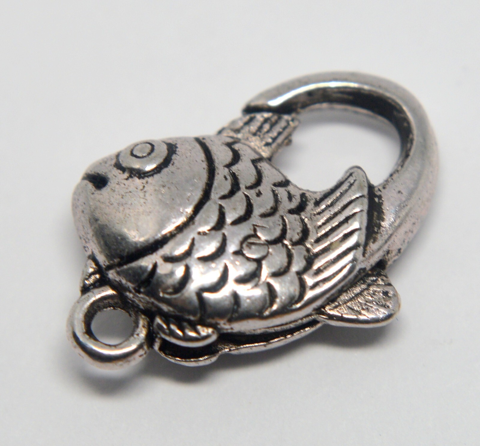 FISH SHAPED LOBSTER CLASP NECKLACE LOCK