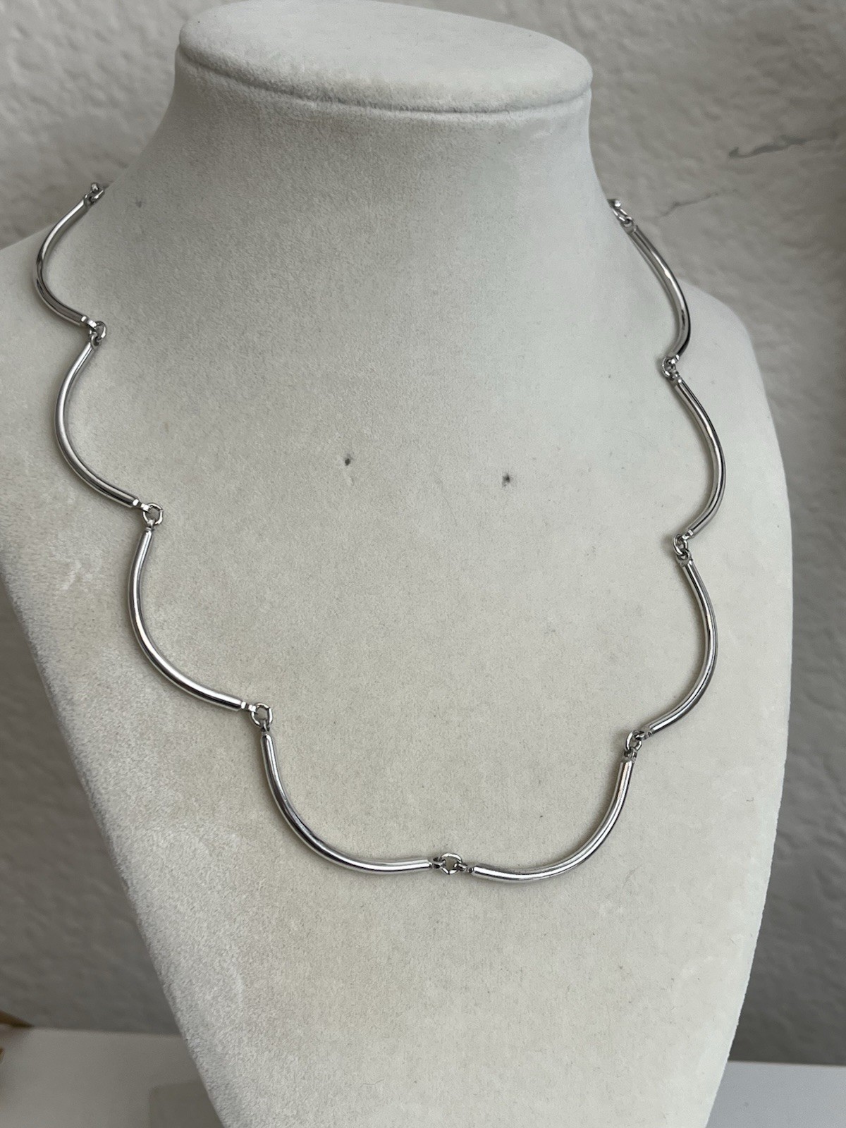 Sarah Coventry “Allure” Silver Tone Scallop Link 16” Signed Choker Necklace