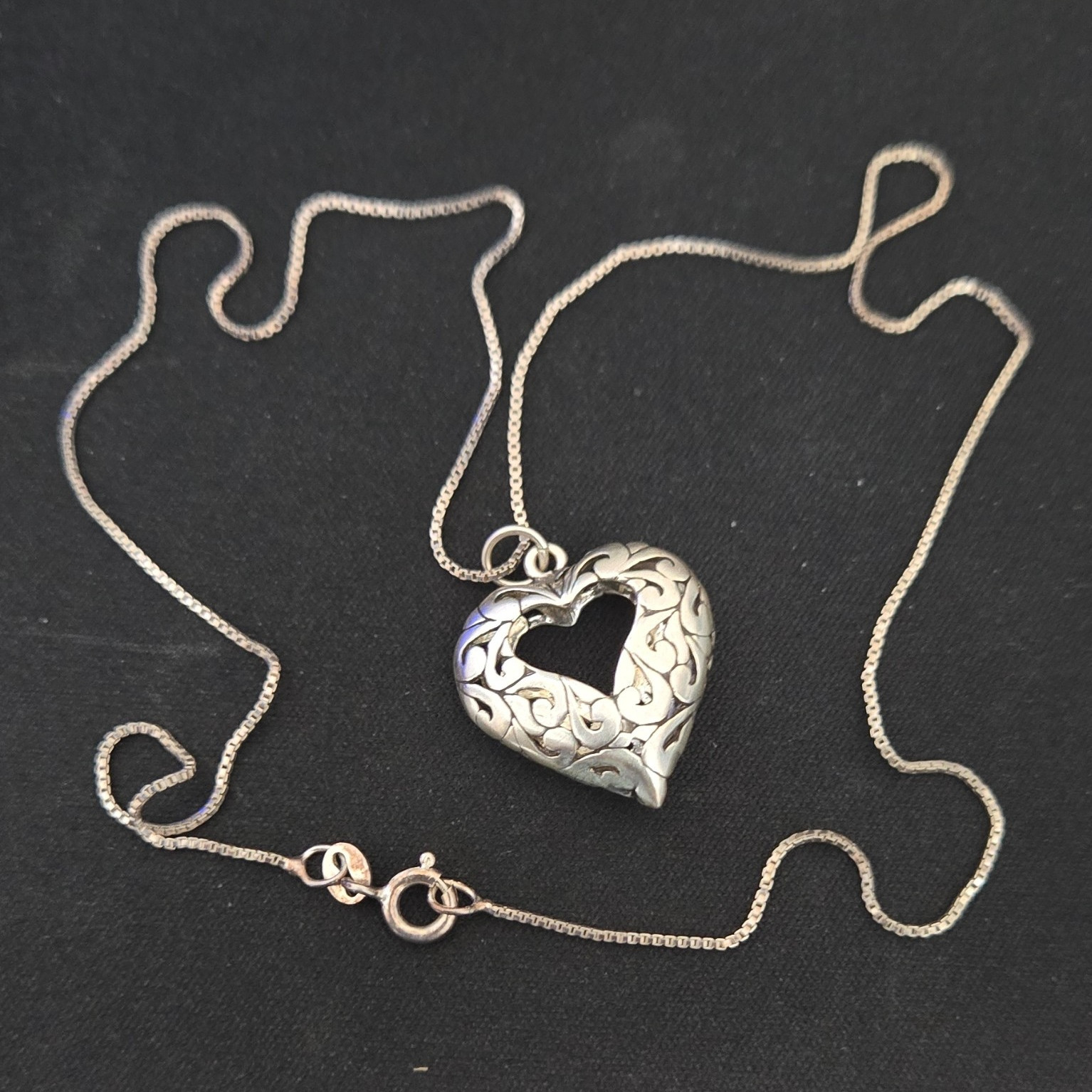 Silver Heart Filigree Locket Pendant Necklace Box Chain Spring Ring Closure