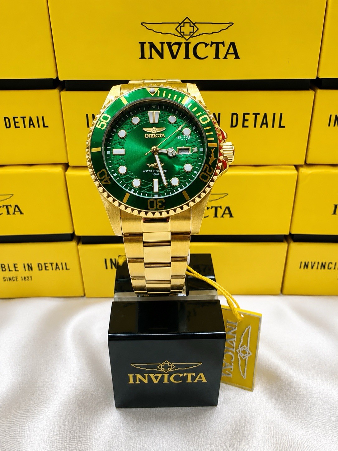 Invicta 30027 Pro Diver Shark Green Dial Gold Tone Quartz Men’s Watch New