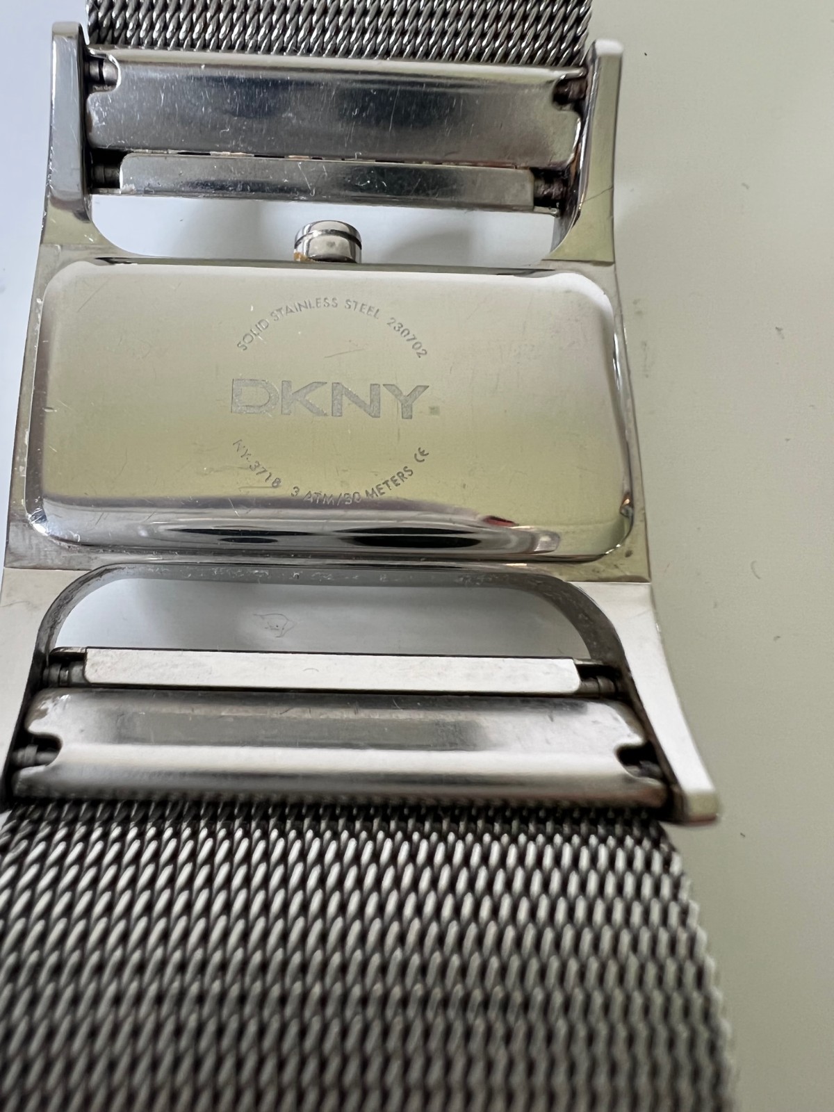 Operational DKNY Stylish Women’s Stainless Steel Mesh Band Watch