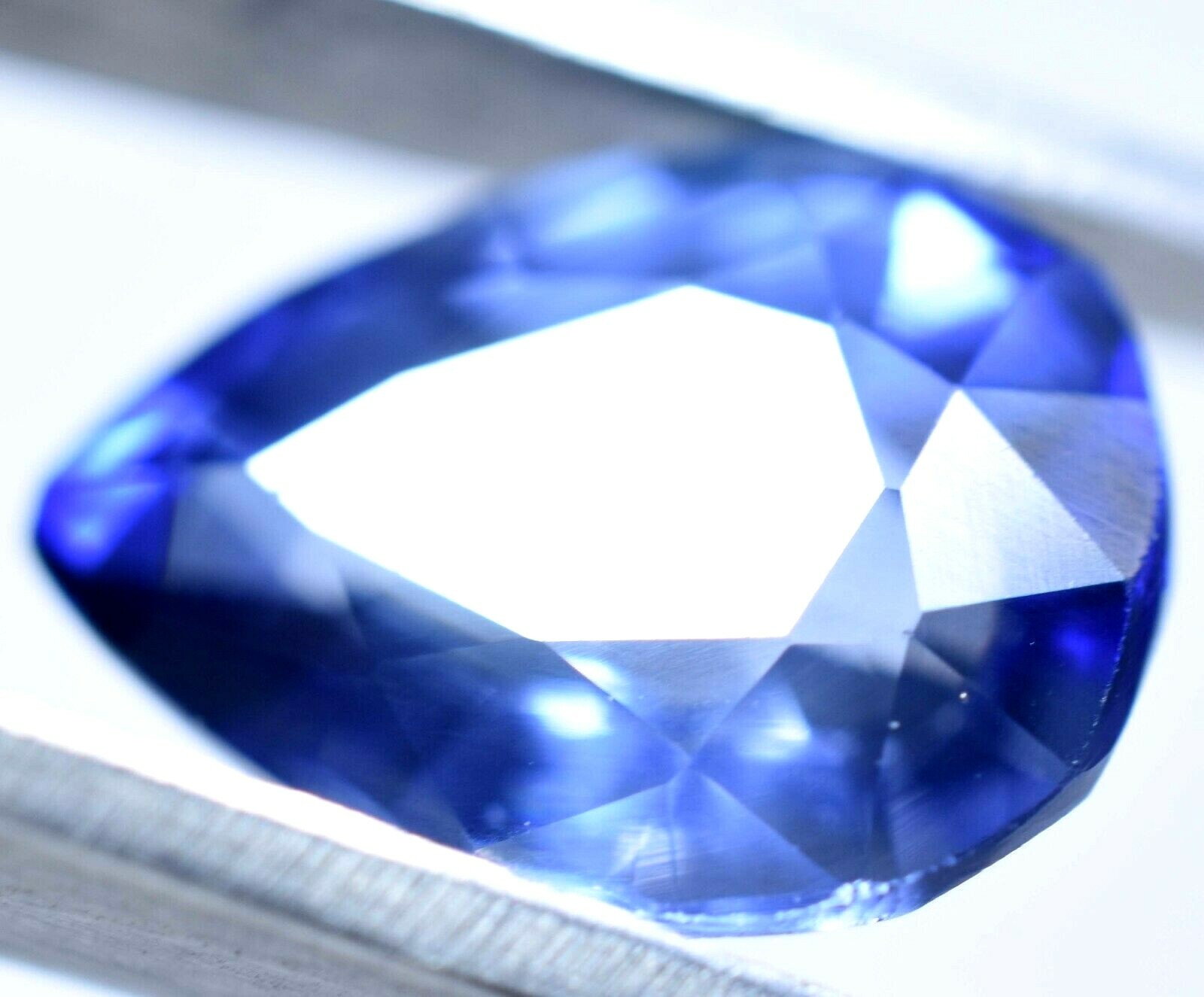 4.90 CT Natural california Benitoite GGL Certified Top Quality Treated Gemstone