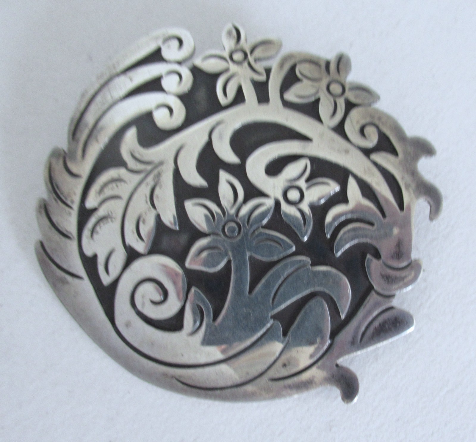 2 1/8 INCHES VINTAGE TAXCO MEXICO PENDANT BROOCH by TSL, 16 GRAMS