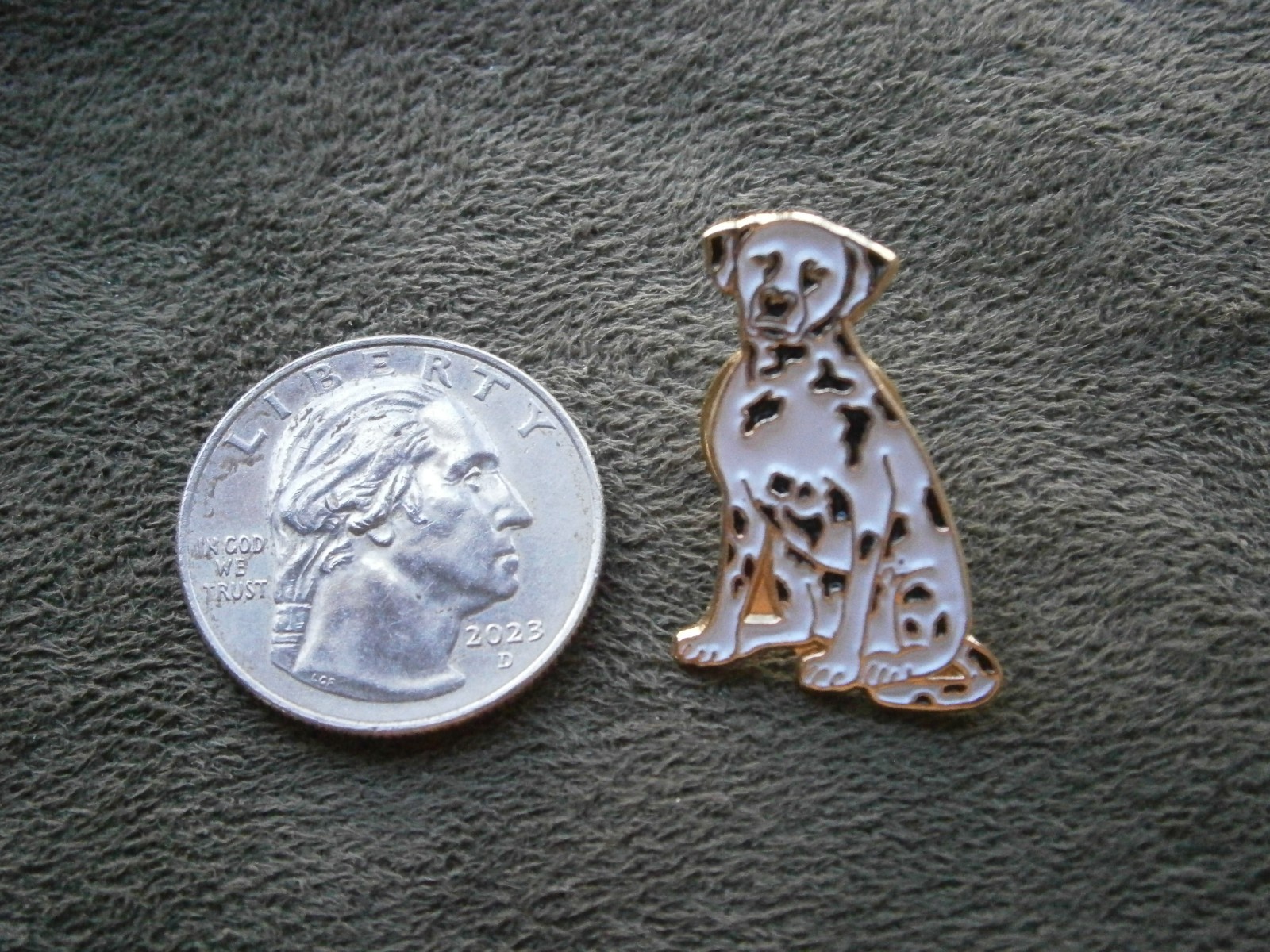 Seated Dalmation Spotty Dog Vintage Enamel Pin Hat Badge 3.0g