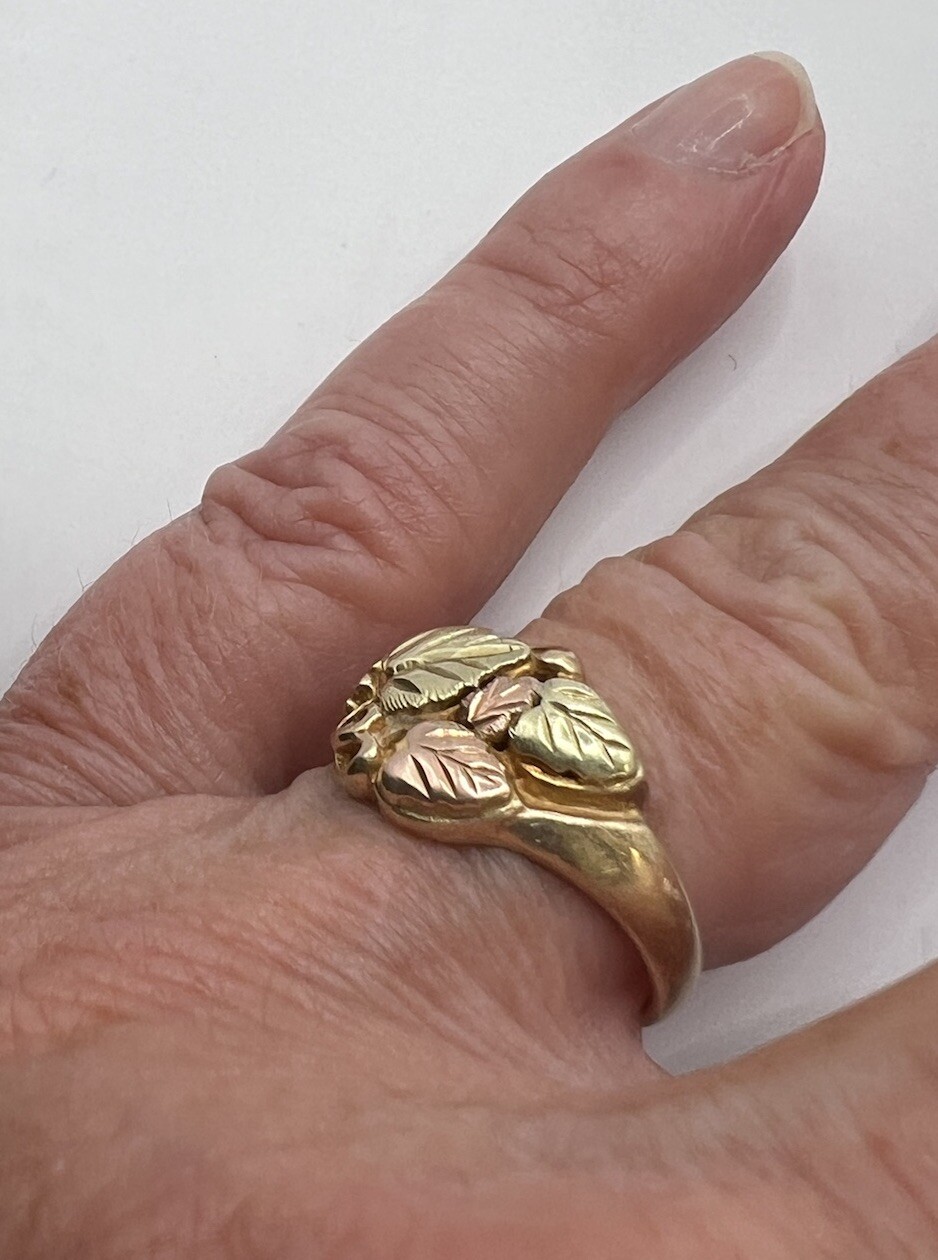 Landstrom’s Black Hills gold ring 10 karat size 6.75 Multi Toned Gold 3.4 grams