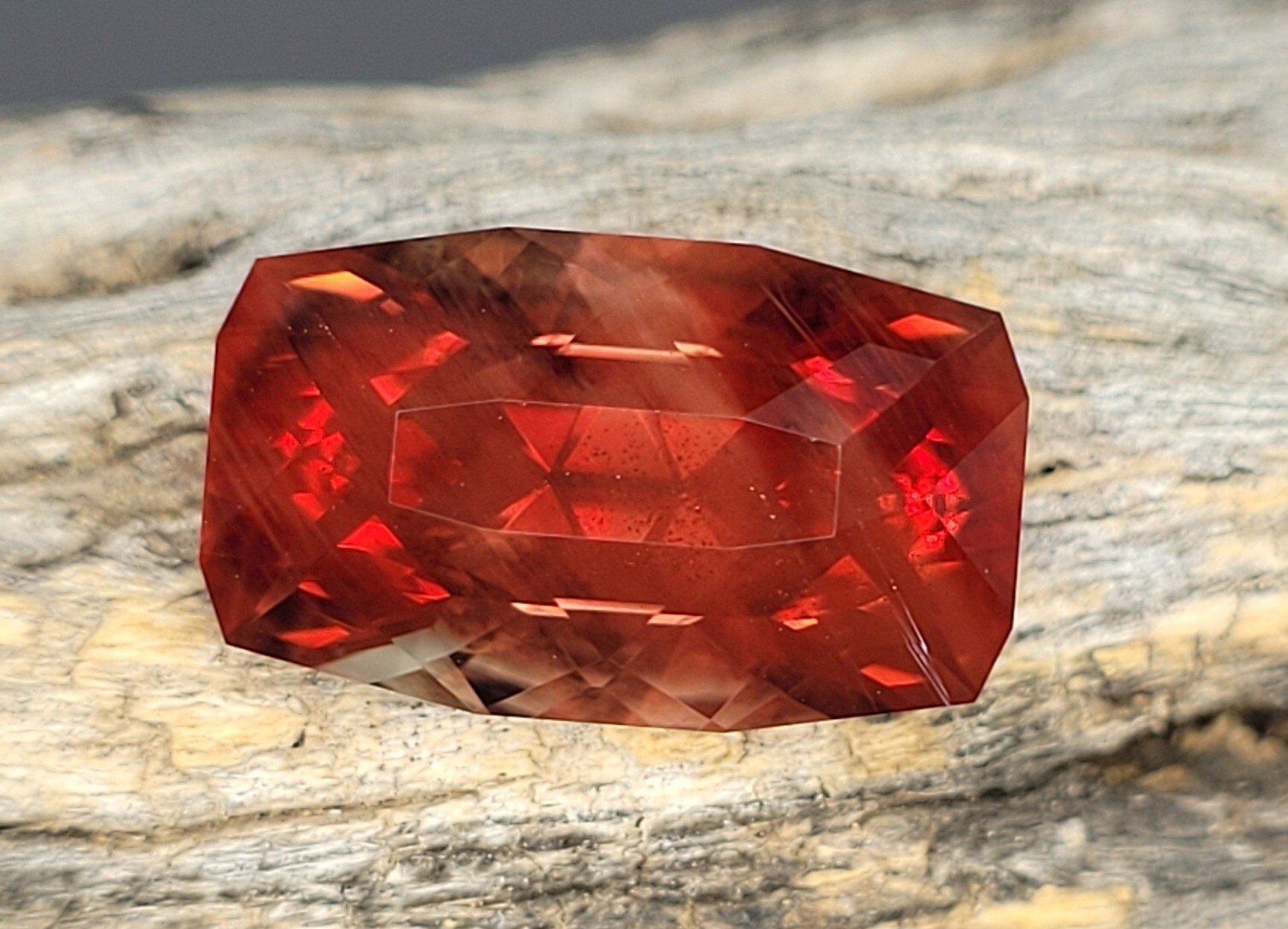 Oregon sunstone: custom cut cushion shape gemstone 7.1 cts