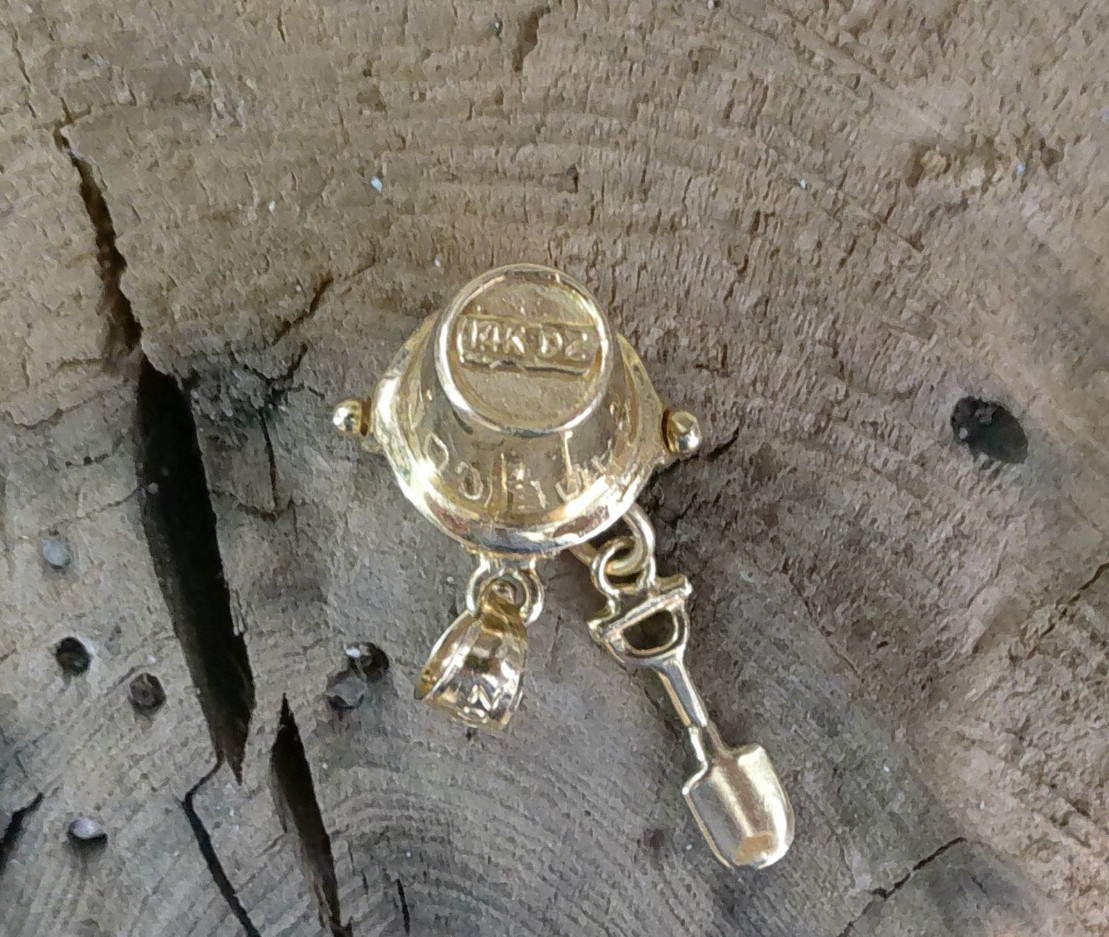 marked 14K GOLD CHARM CAPE COD PAIL & SHOVEL SAILBOAT ON BACK SIDE 2.4 GRAMS
