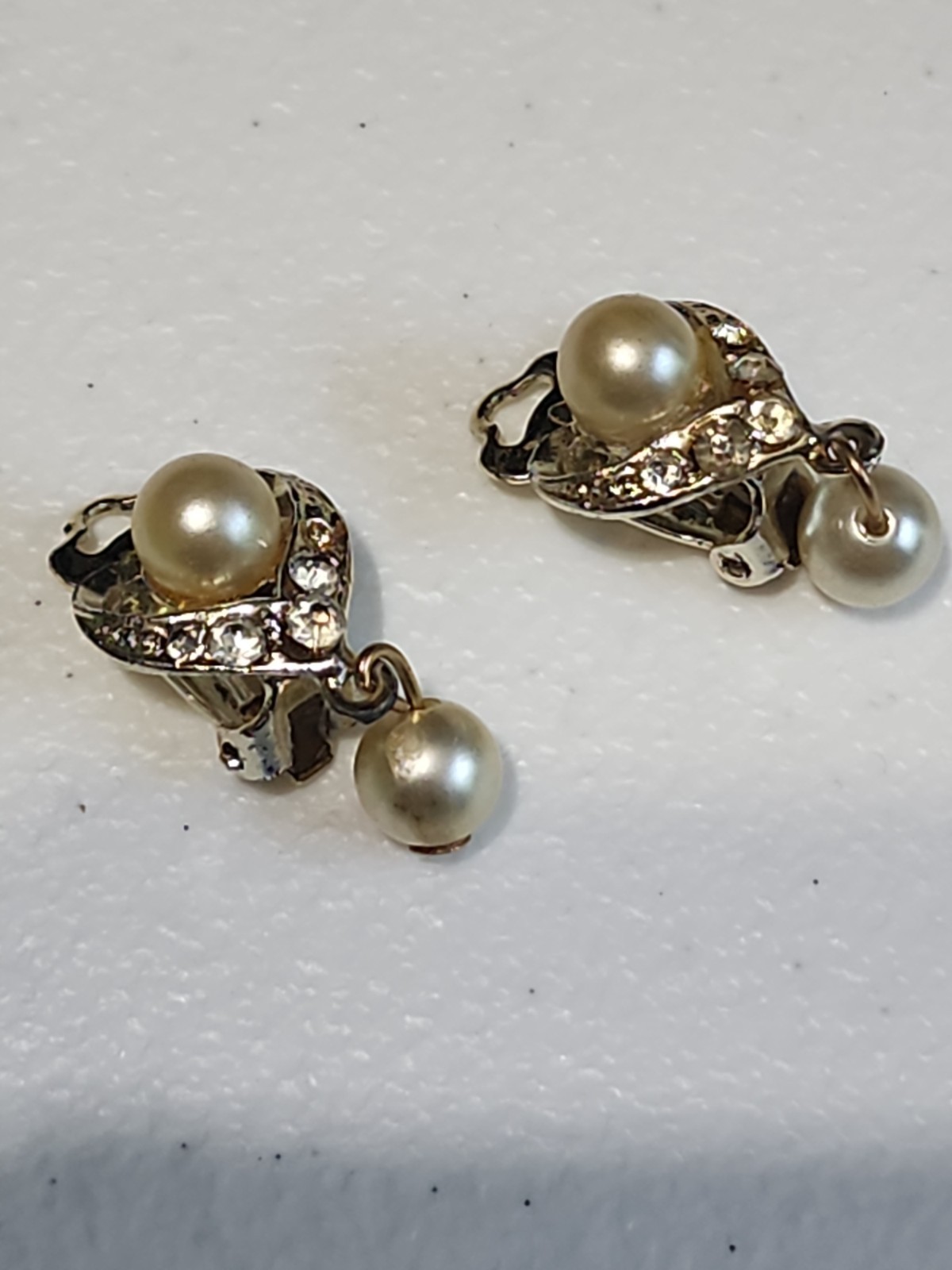 Vintage Faux Pearl Rhinestone Open Heart Clip On Dangle Earrings Silver Tone…